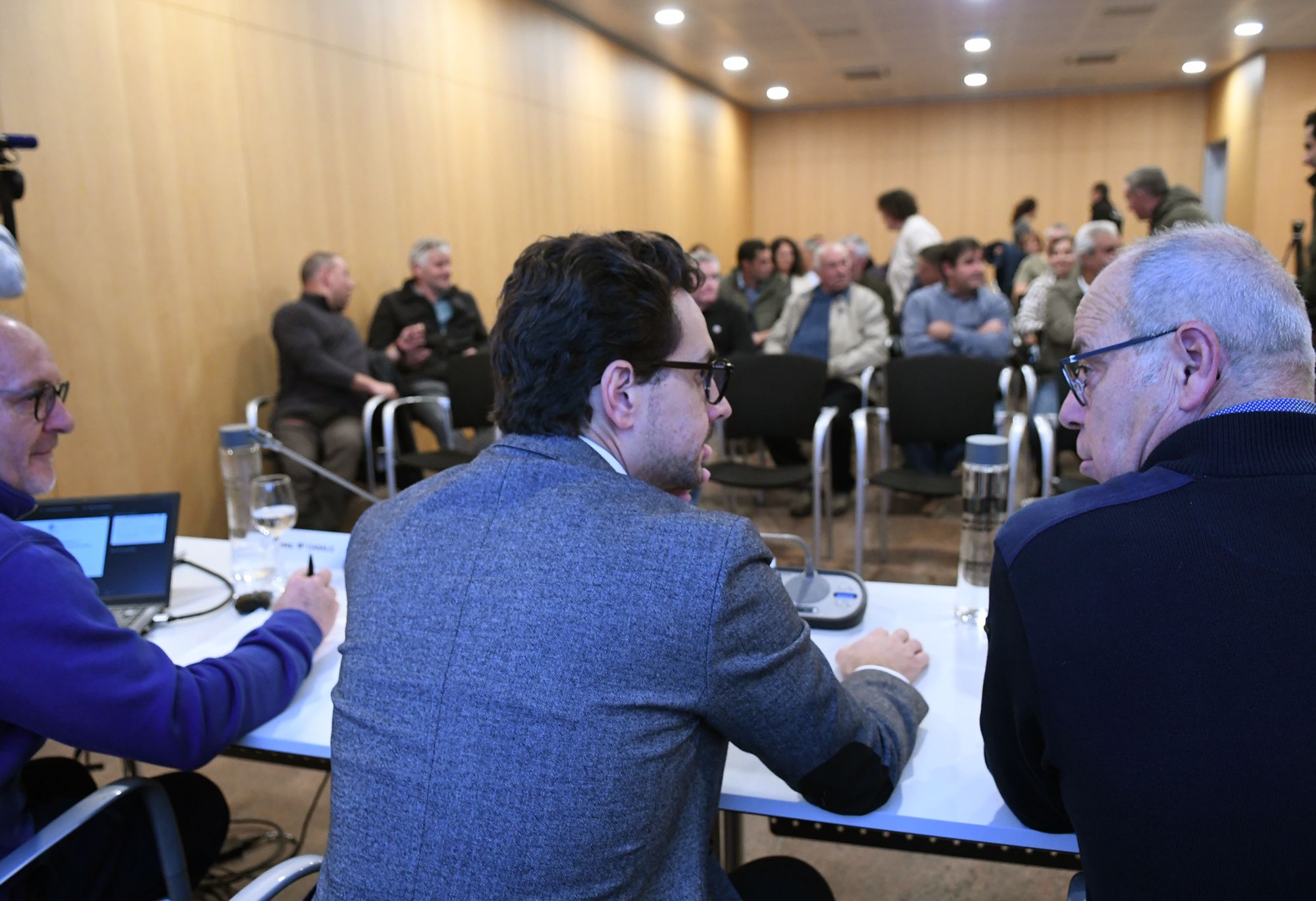 Un instant de la reunió amb els ramaders.