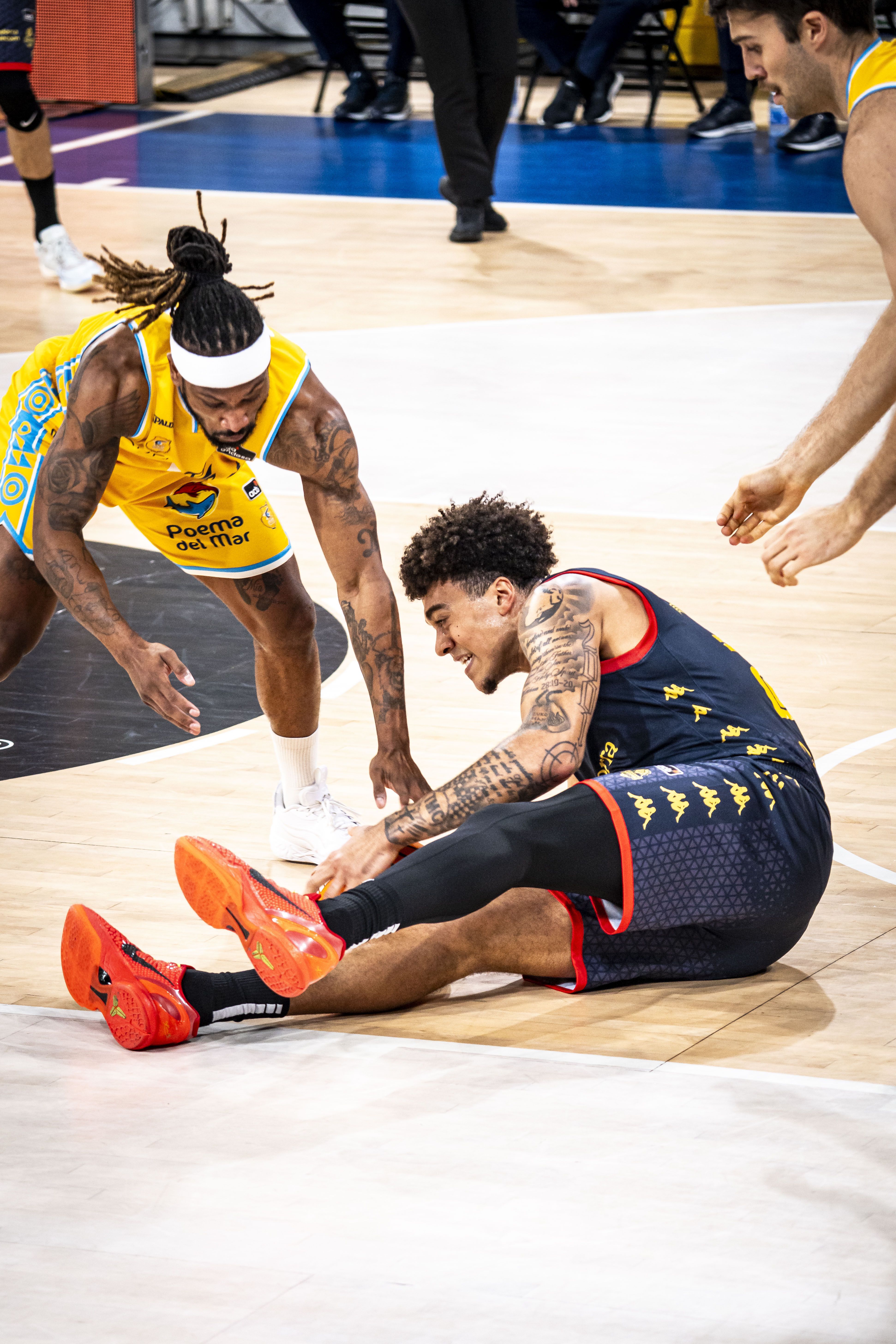 Justin McKoy per terra en el darrer partit del MoraBanc contra el Gran Canària.