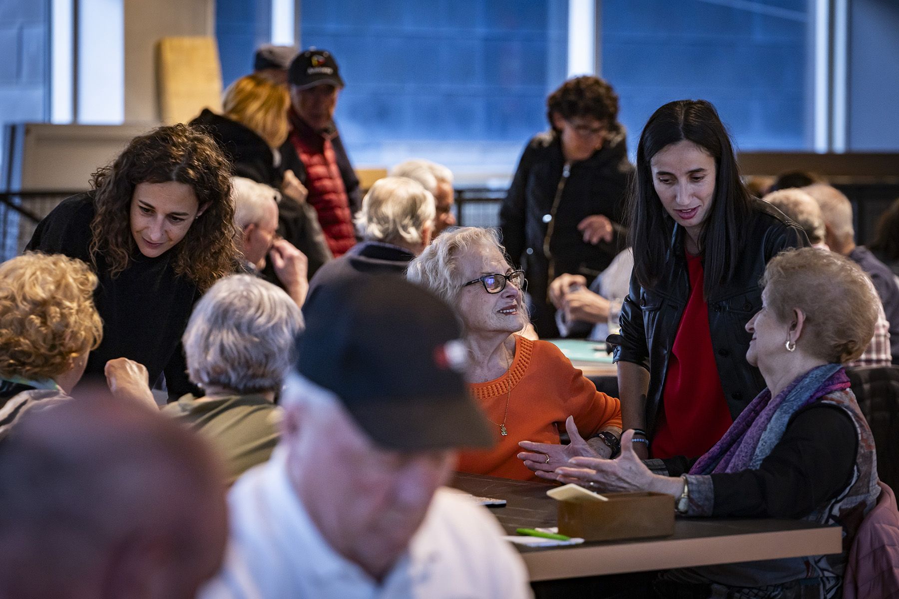 Obertura de la nova Casa Pairal a la Plaça del Poble. Obertura de la nova Casa Pairal a la Plaça del Poble.