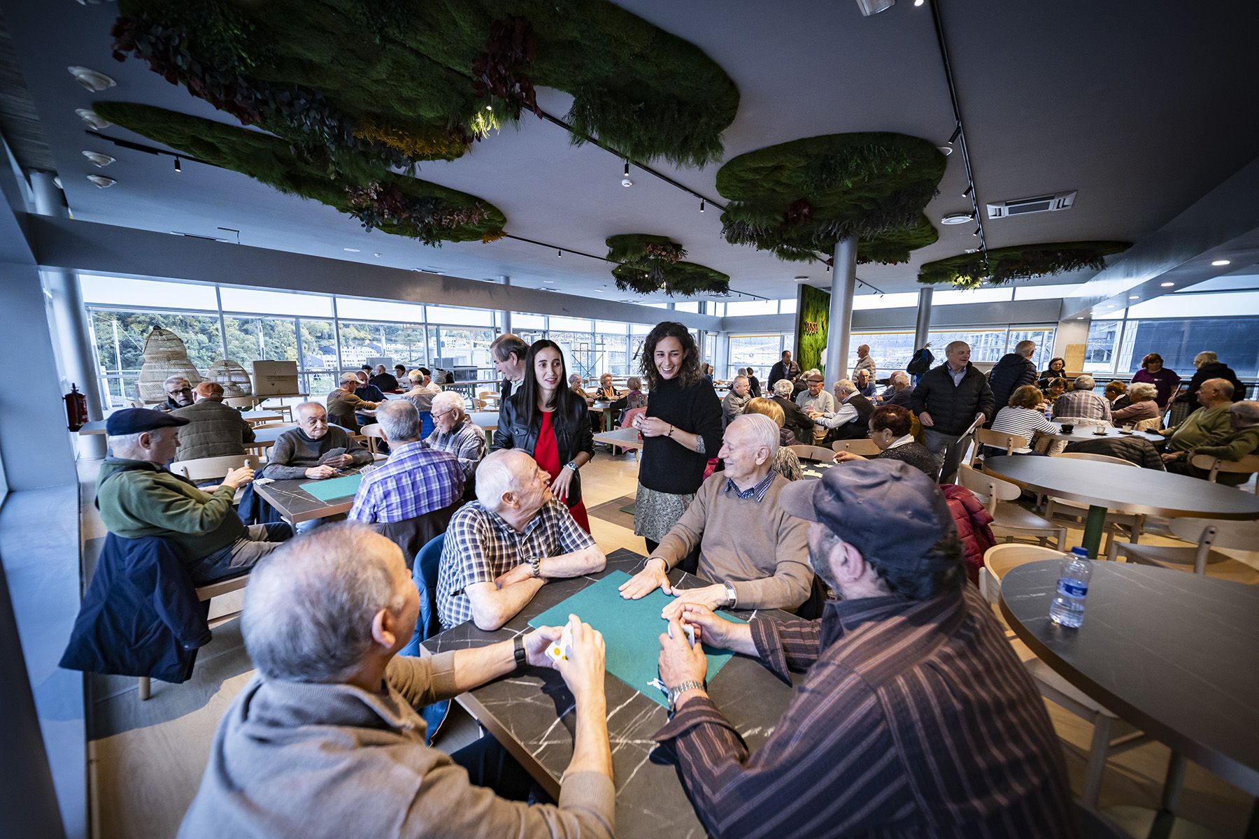 Obertura de la nova Casa Pairal a la Plaça del Poble.