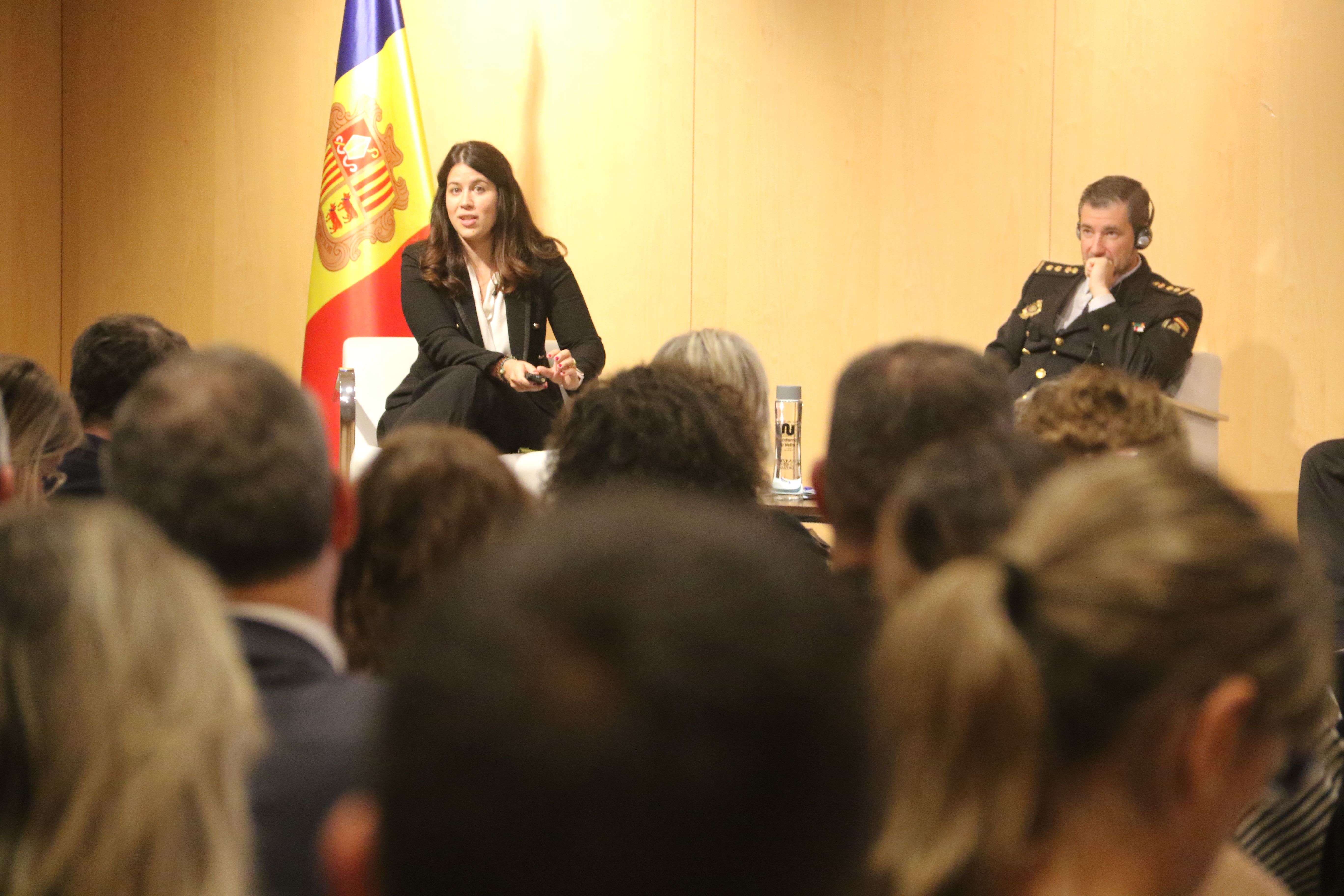 La fiscal Marta Villaverde durant la seva ponència. La fiscal Marta Villaverde durant la seva ponència.