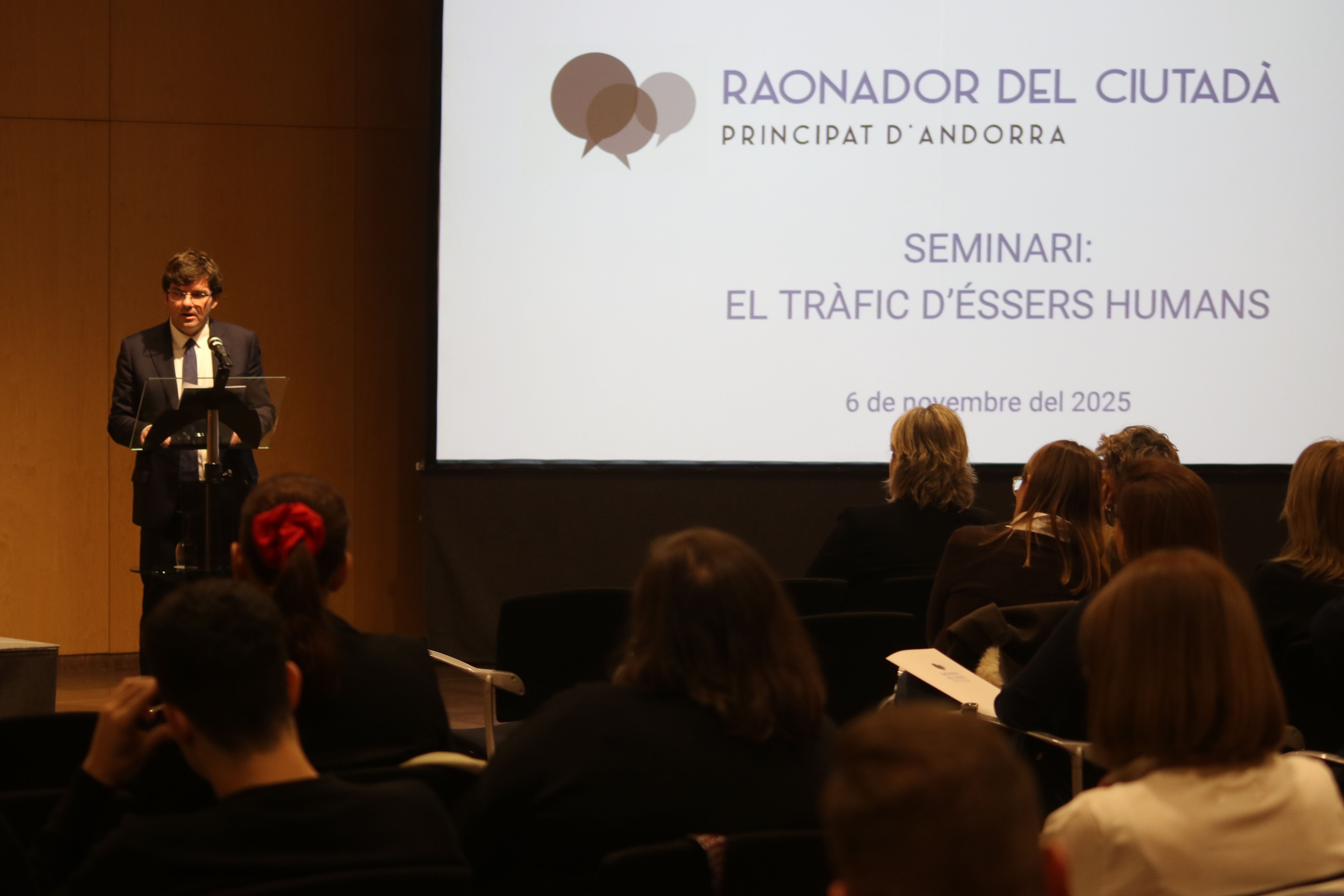 Un moment de la intervenció inaugural del Raonador del Ciutadà, Xavier Cañada. Un moment de la intervenció inaugural del Raonador del Ciutadà, Xavier Cañada.