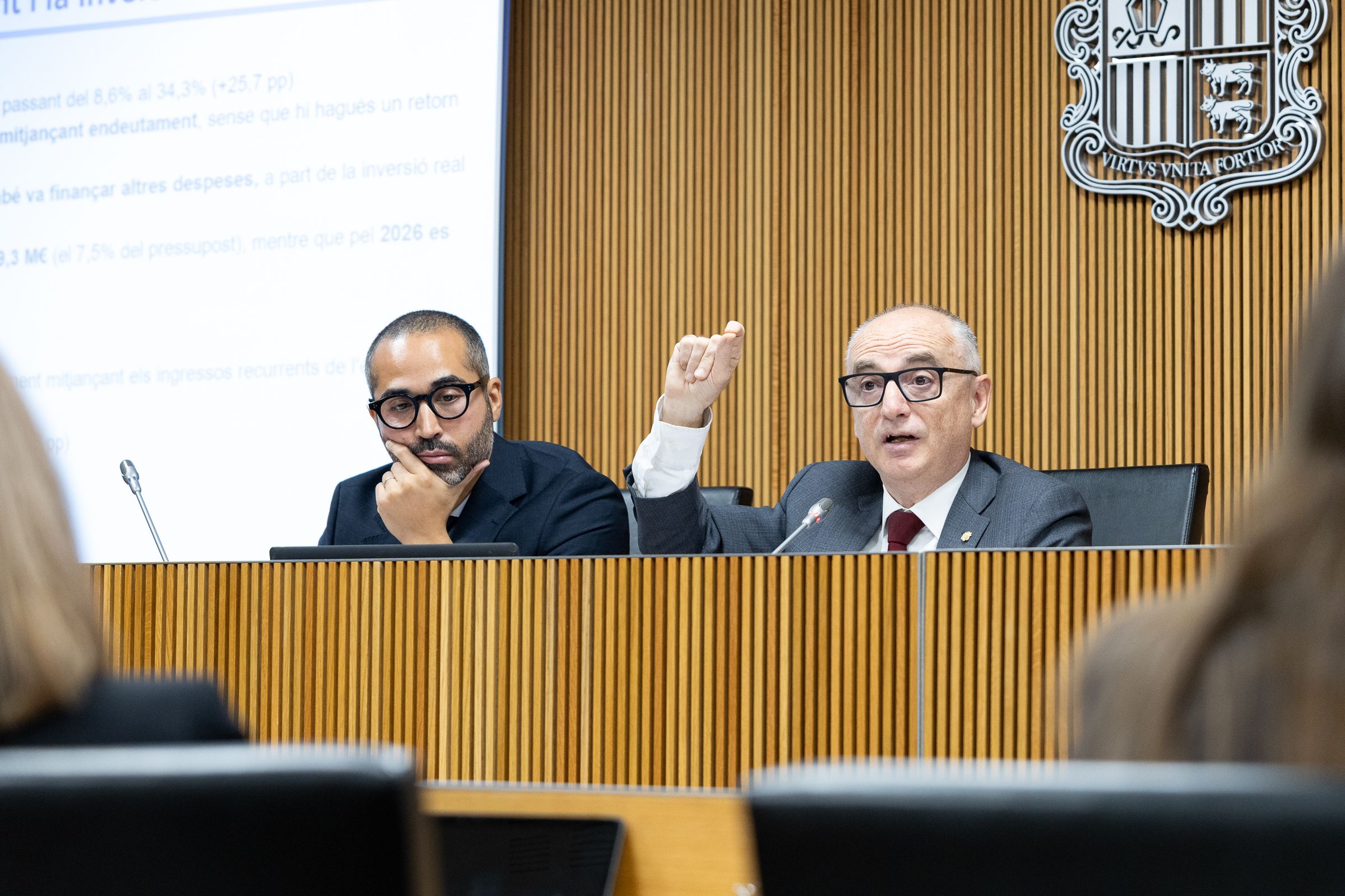 Lladós, donant explicacions durant la compareixença.