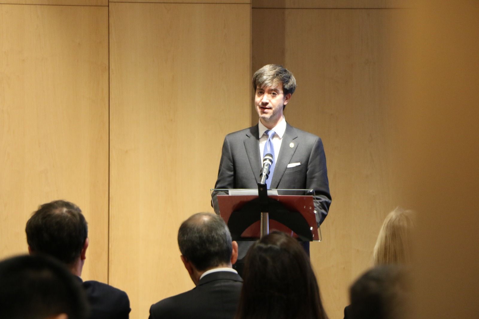 El síndic general, Carles Ensenyat, durant el discurs de cloenda.