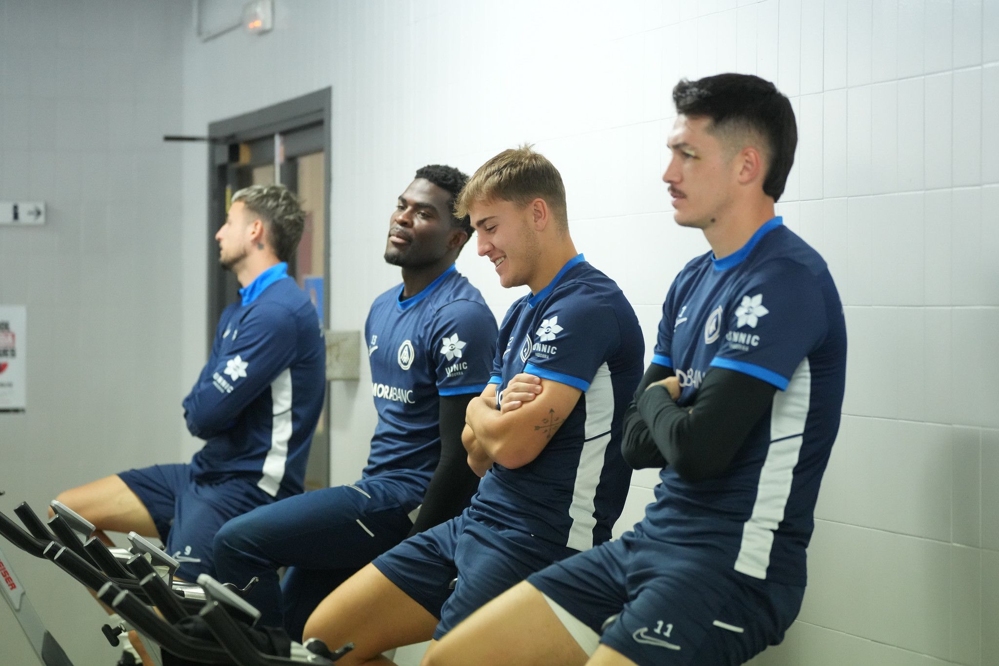 Els jugadors de l'FC Andorra, treballant al gimnàs comunal.