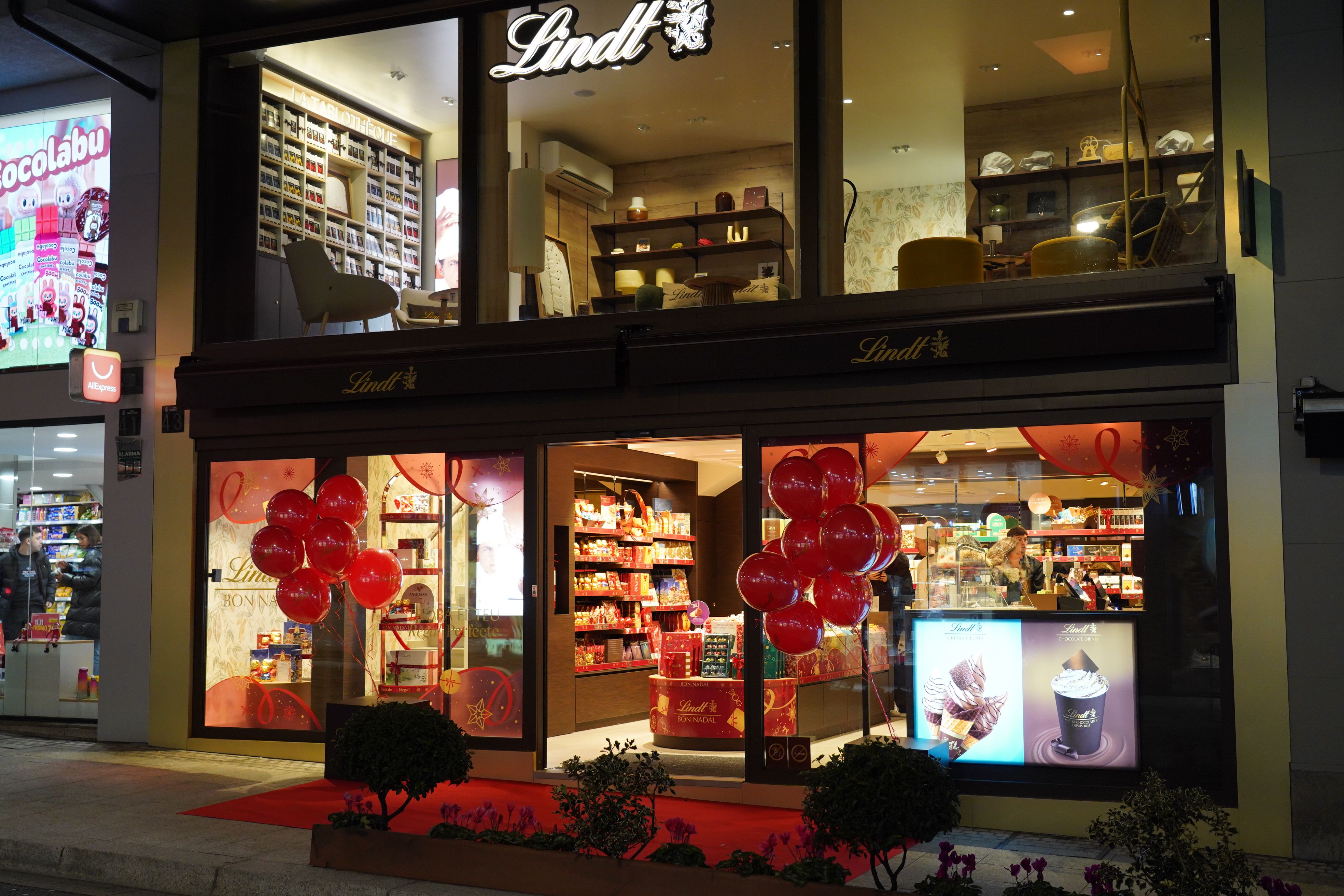 La botiga de xocolata Lindt ha obert les seves portes aquest divendres.