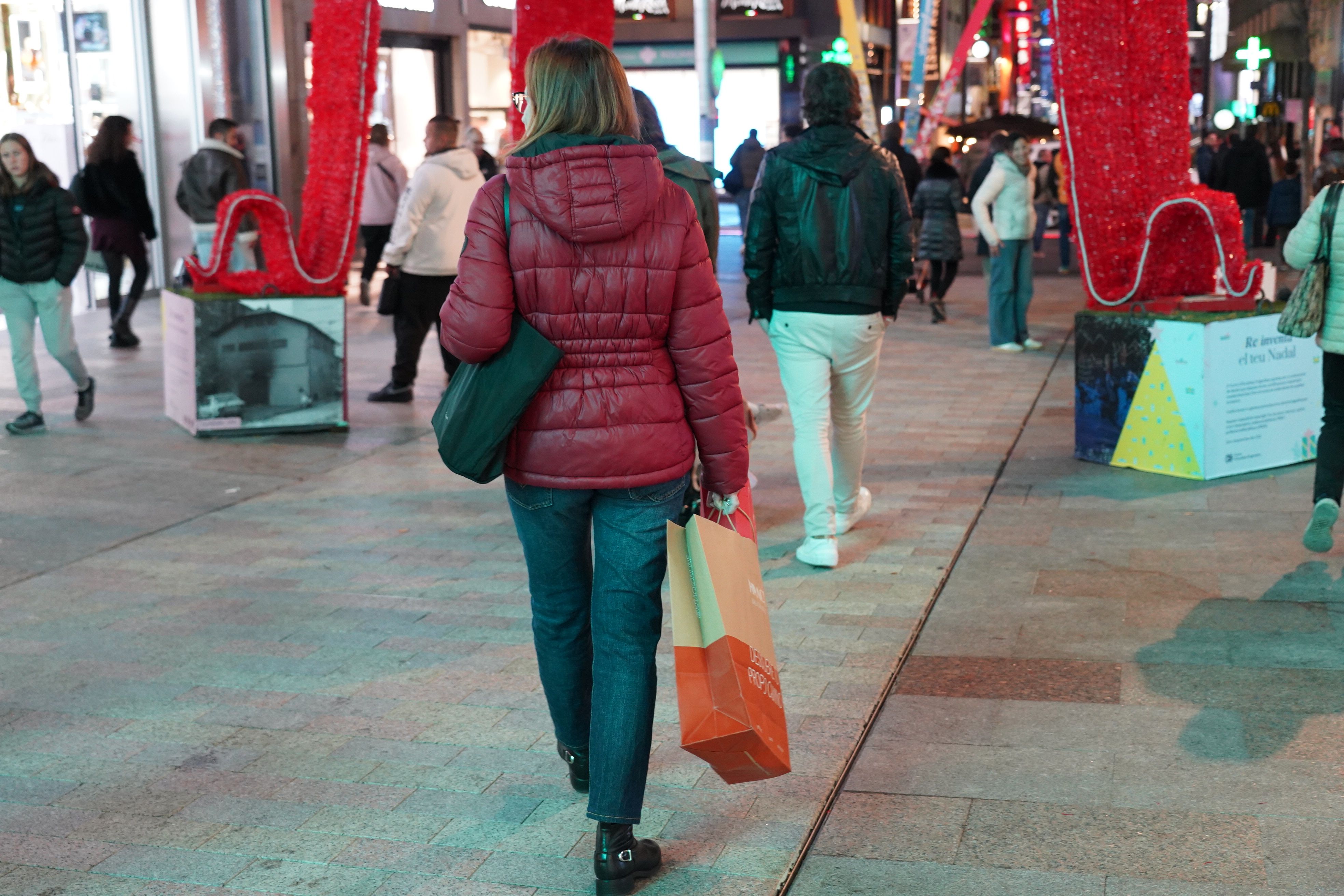 Alguns visitants han aprofitat per comprar a les botigues del centre.