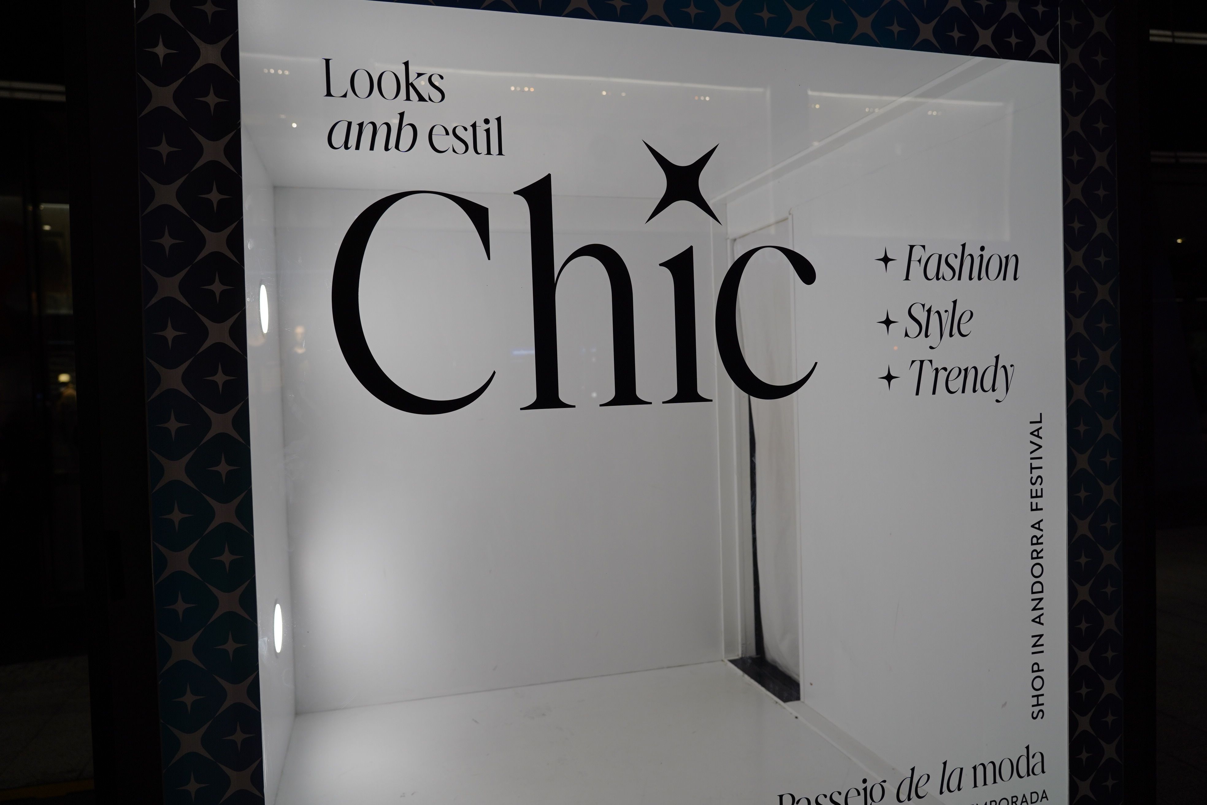 Chic, un altre punt per a fer-se fotos amb estil. 