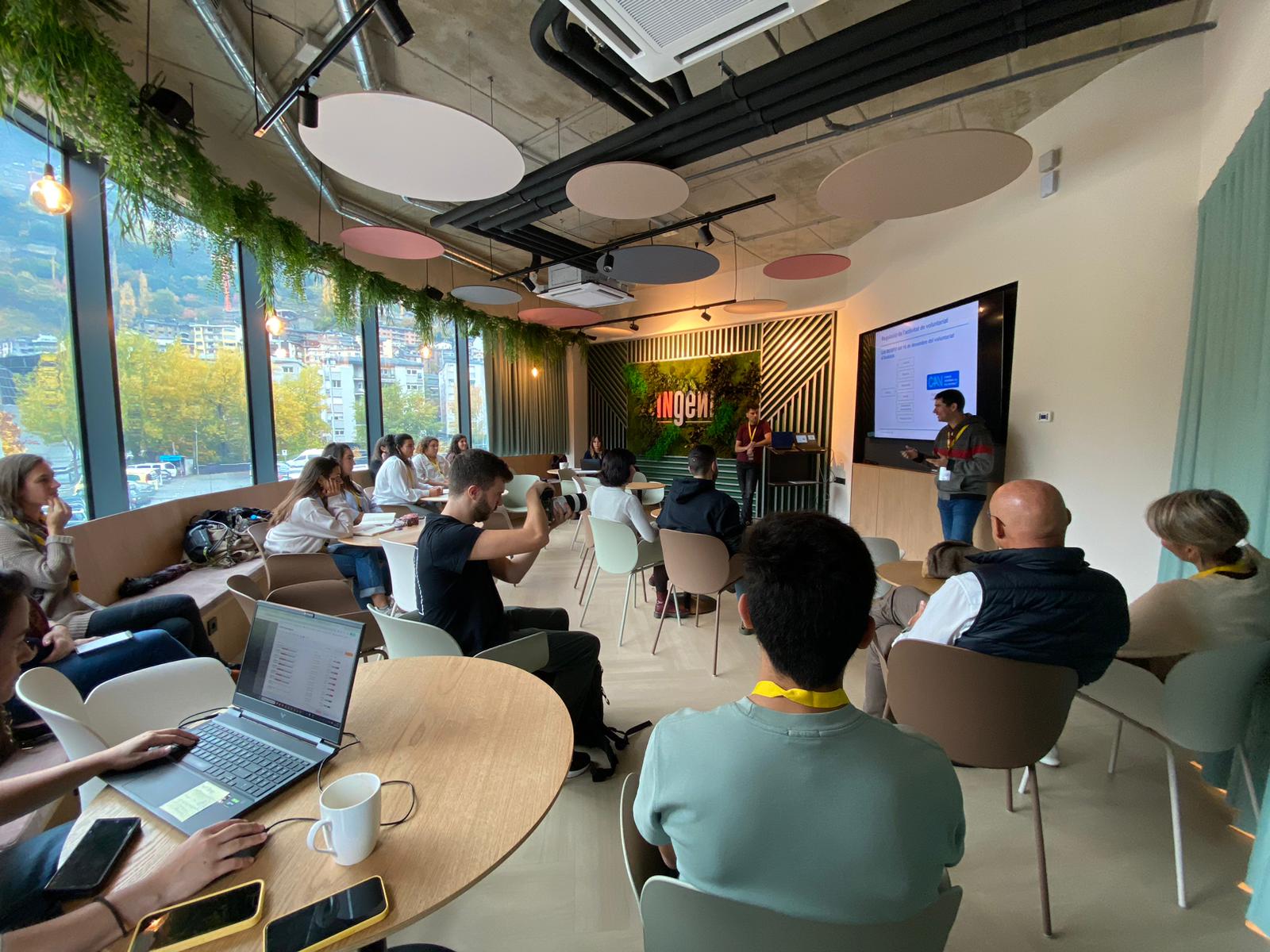 Una vintena de joves s'han interessat per la jornada sobre el voluntariat i la cooperació internacional. Una vintena de joves s'han interessat per la jornada sobre el voluntariat i la cooperació internacional.