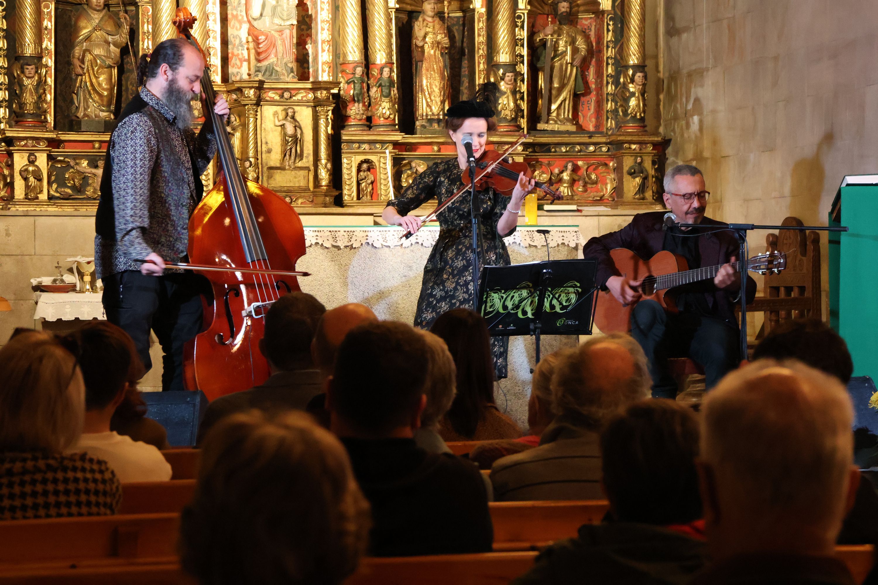 El Trio Baboons omple de swing l’església parroquial d’Ordino.