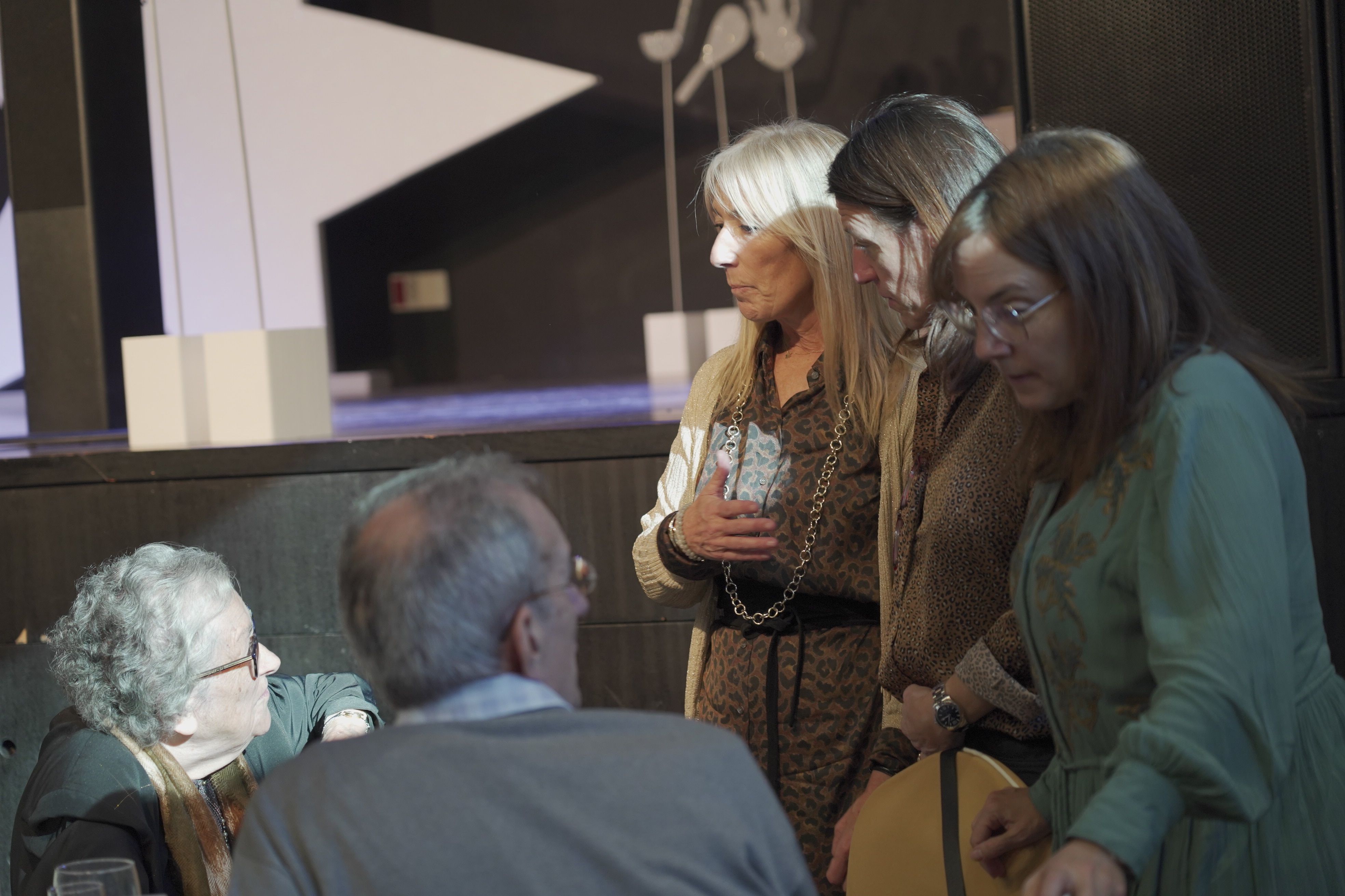 Converses entre autoritats parroquials i veïns d'Ordino. 