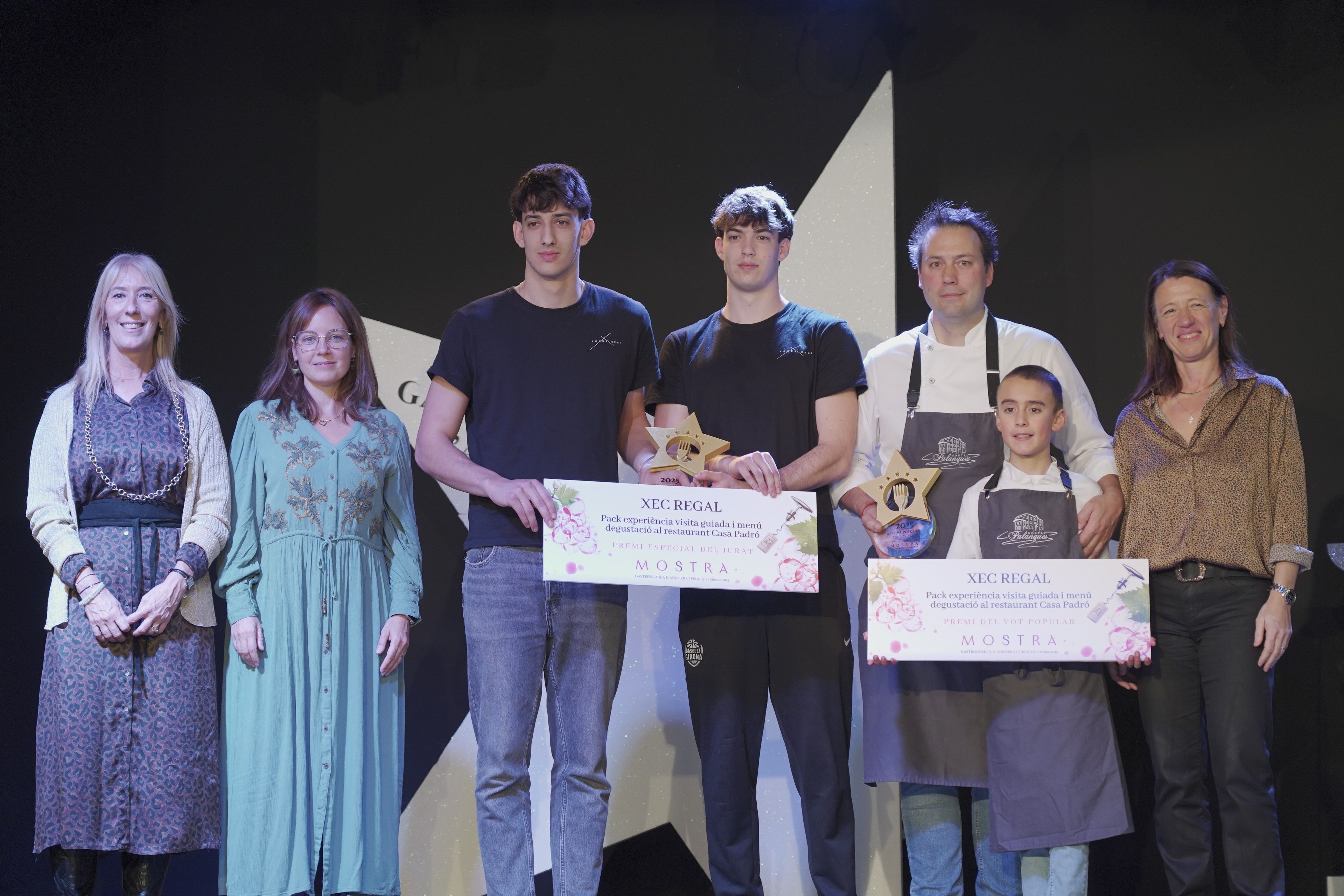 Foto dels dos guanyadors abans de tancar el dinar.