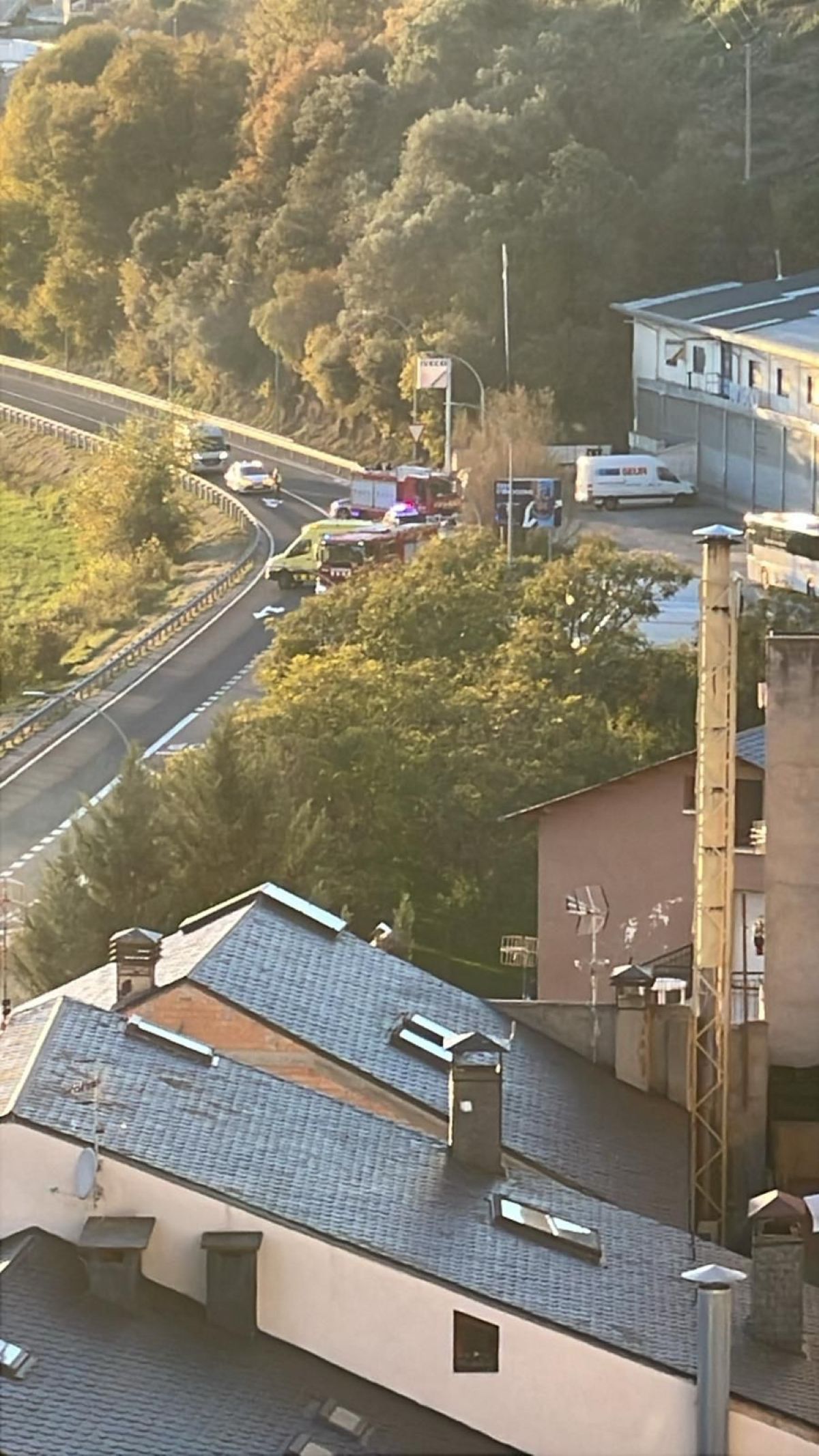El lloc on s'ha produït la topada frontal entre els dos vehicles. 