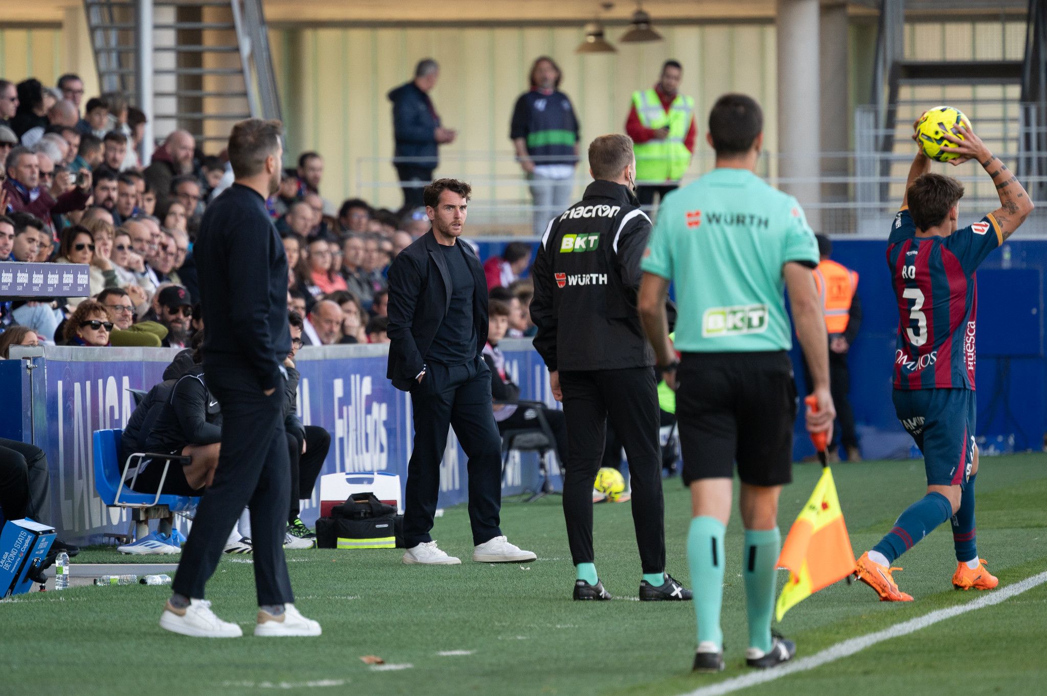 Ibai Gómez, molt enfadat amb l'arbitratge de la segona meitat a Osca. Ibai Gómez, molt enfadat amb l'arbitratge de la segona meitat a Osca.