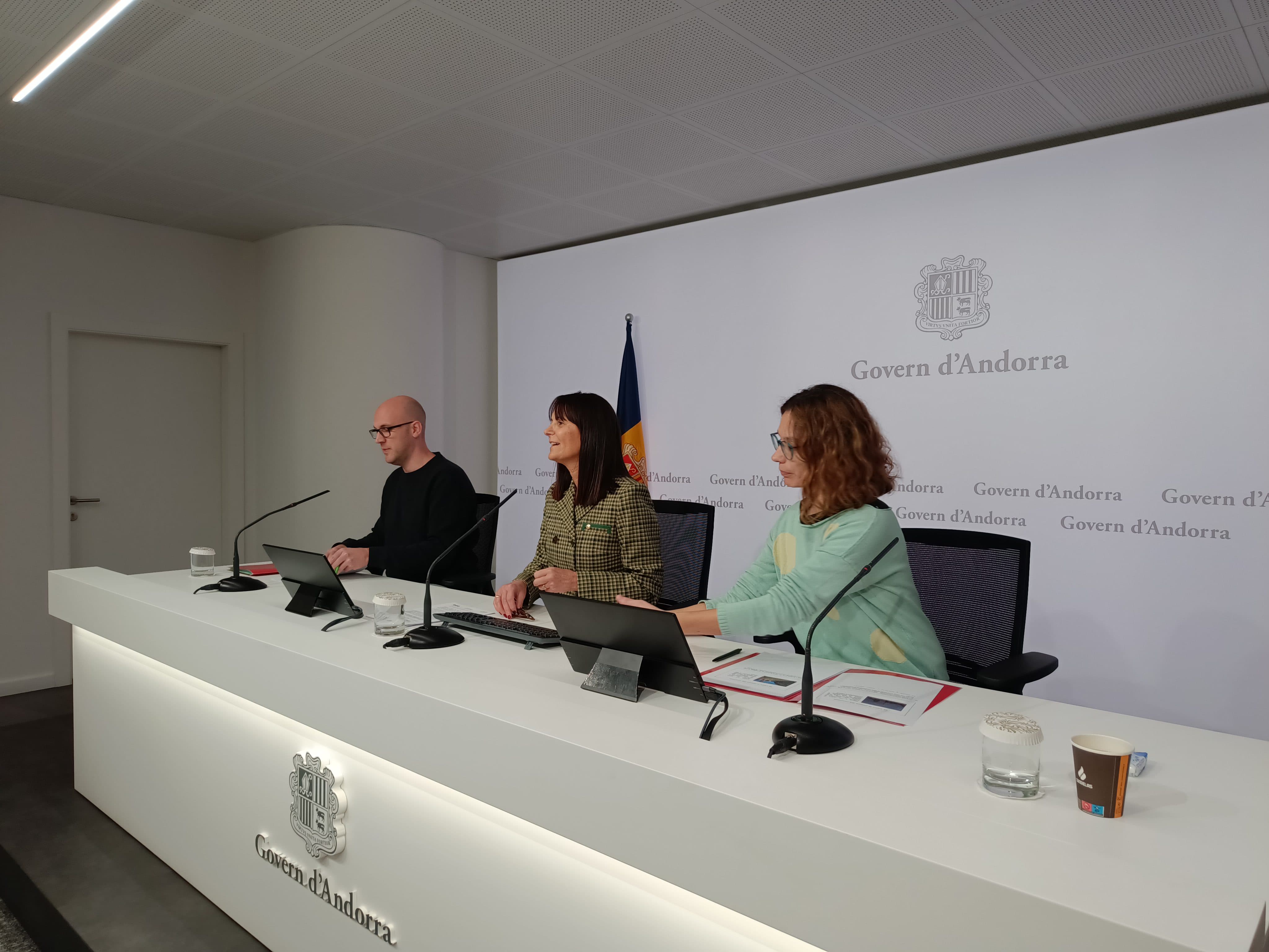 Mònica Bonell, Max Vela i Lídia Torres durant la presentació dels entorns de protecció. Mònica Bonell, Max Vela i Lídia Torres durant la presentació dels entorns de protecció.