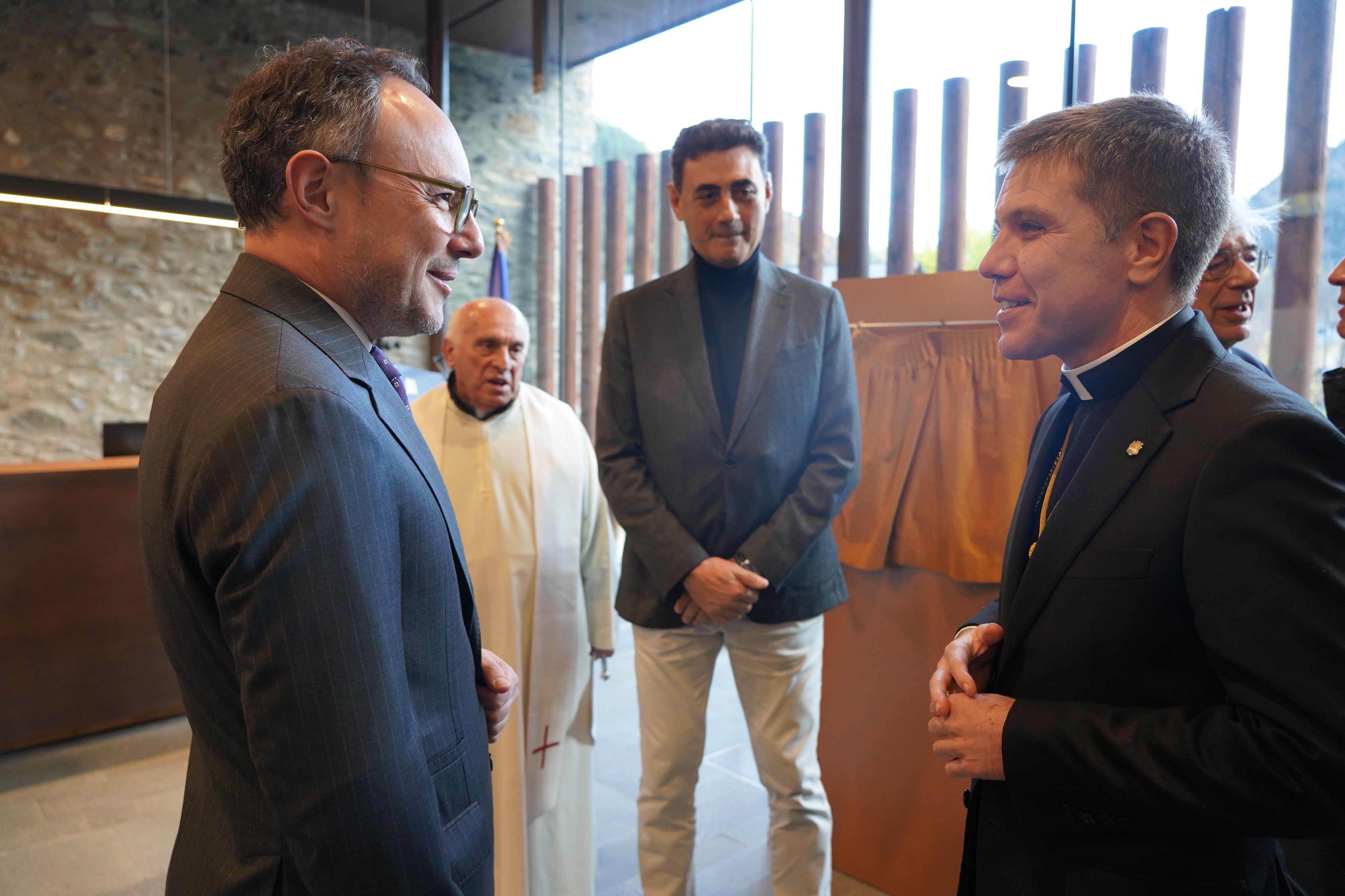 El cap de Govern, el mossèn Fenosa, el ministre Raul Ferré i el copríncep episcopal.