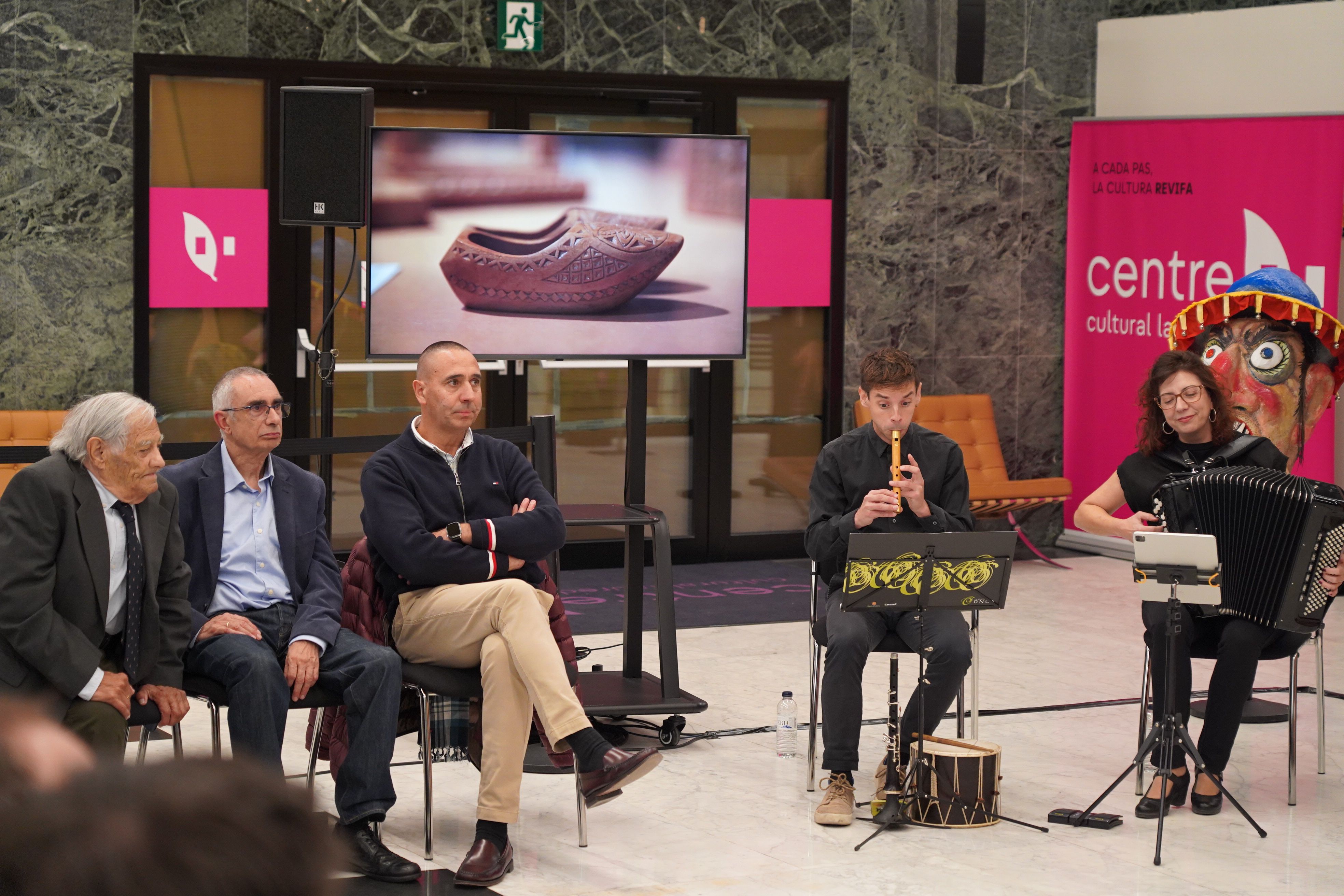 Un instant de l'acte d'entrega de l'Orde de Carlemany a Sergi Mas. Un instant de l'acte d'entrega de l'Orde de Carlemany a Sergi Mas.