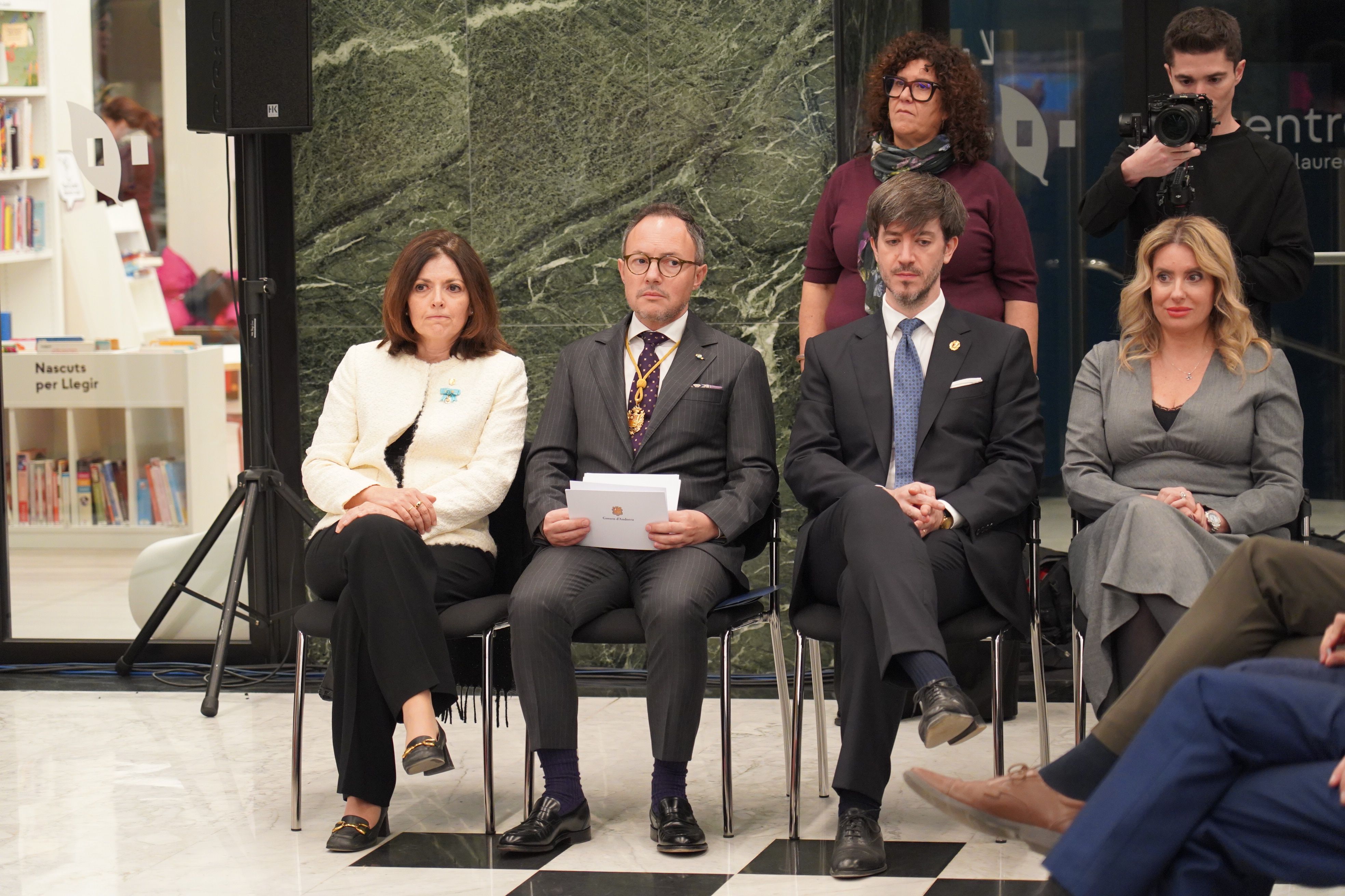 Part de les autoritats assistents a l'acte. Part de les autoritats assistents a l'acte.