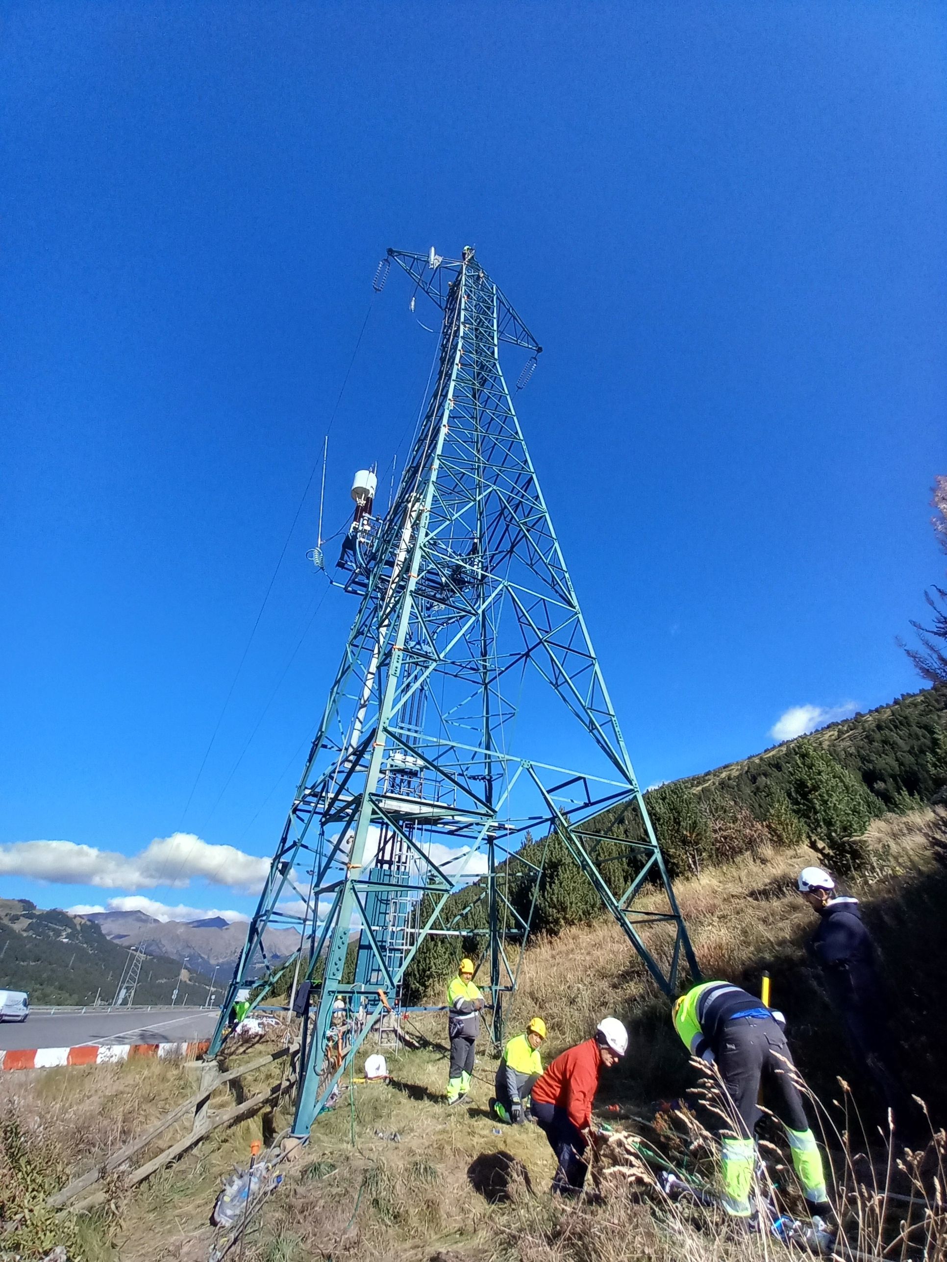 FEDA finalitza el desmuntatge de l’antiga línia d’alta tensió que unia Encamp i Grau Roig