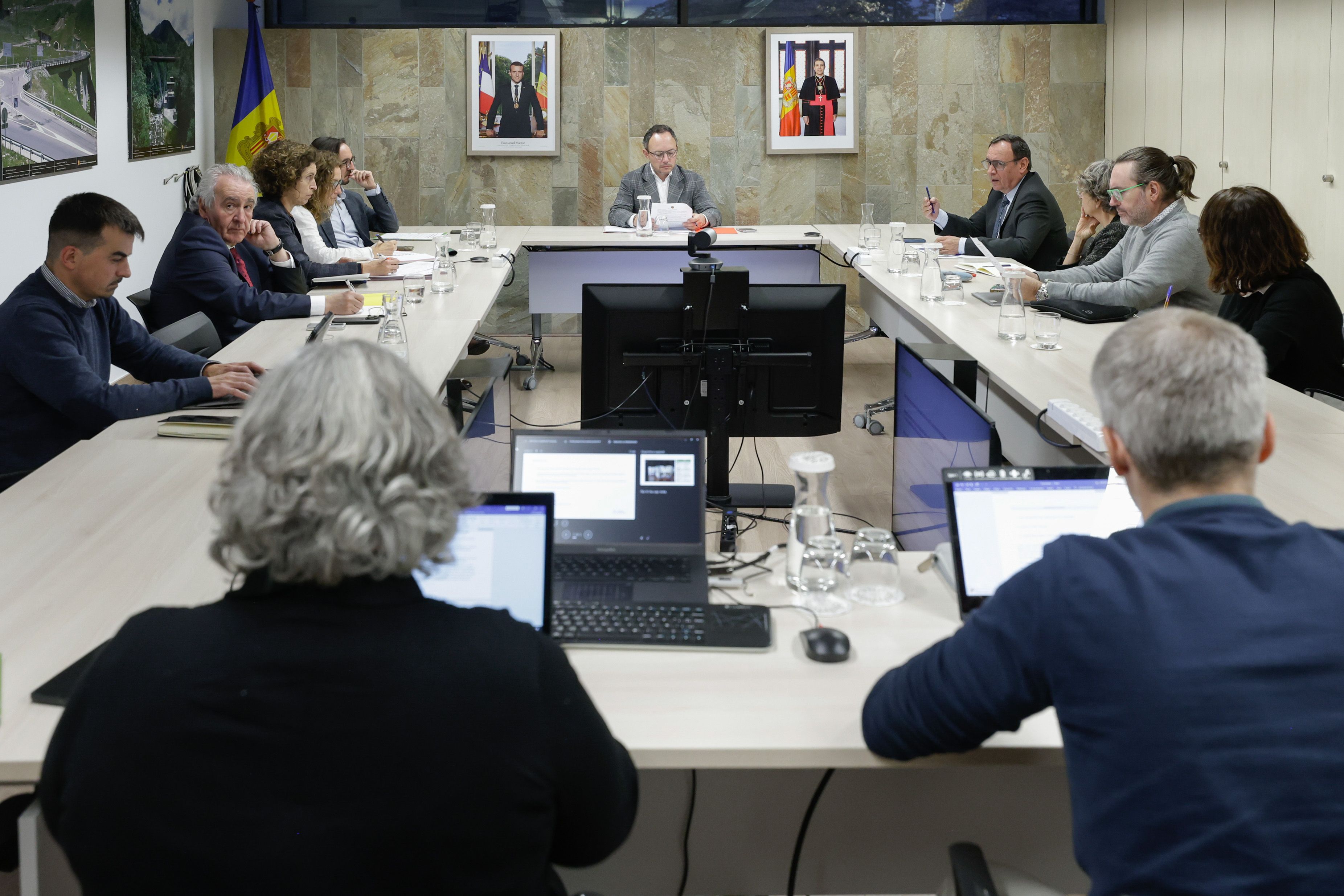 Reunió del pacte d'Estat aquesta tarda a la sala Esteve Comes del Prat del Rull.