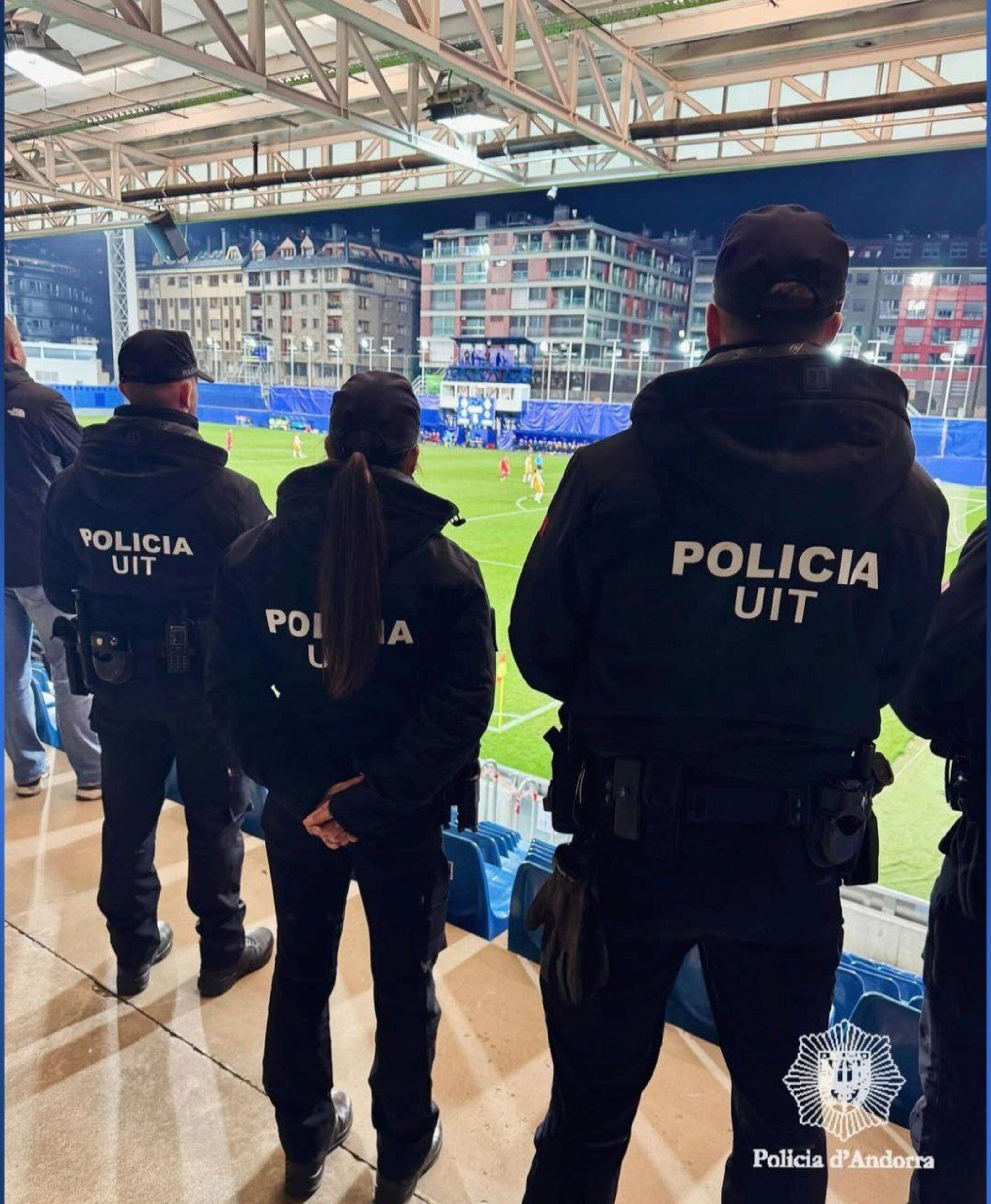 Membres de la UIT en un preventiu futbolístic a l'Estadi nacional, en aquest cas.