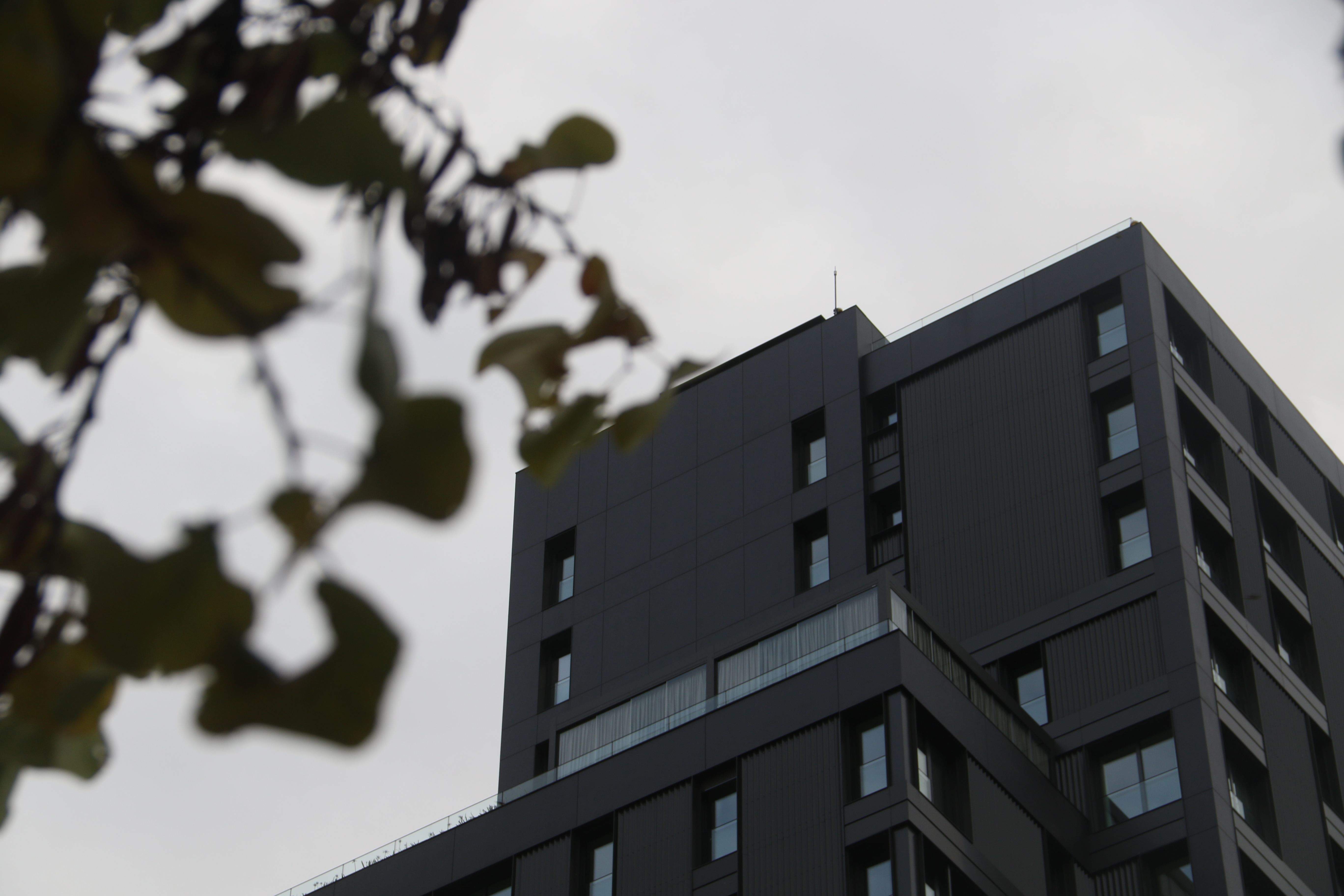La pergola que cobreix una terrassa d'un dels apartaments d'una de les torres Zenit.