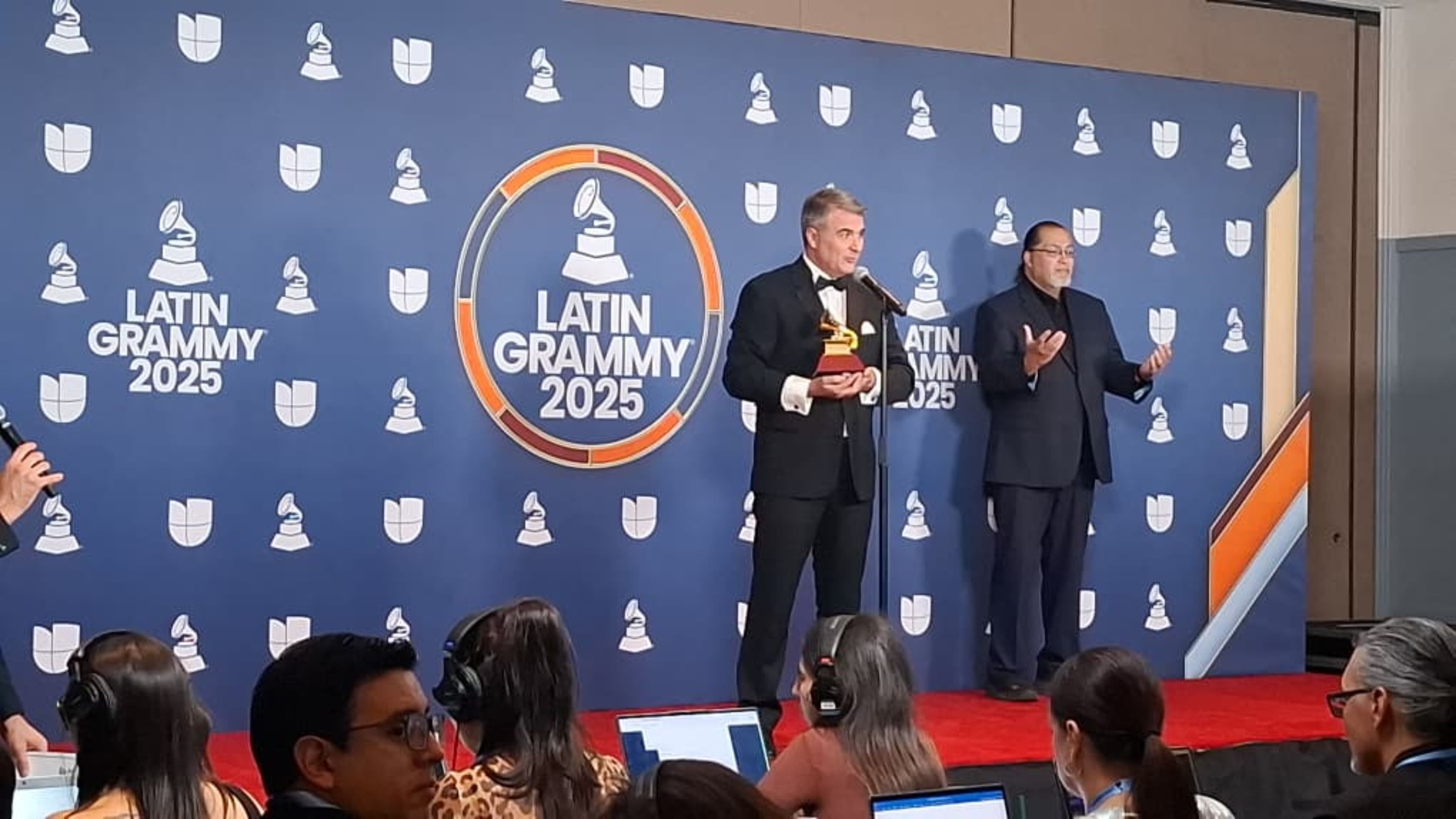 Rafael Serrallet amb el Latin Grammy que li van entregar ahir a Las Vegas.