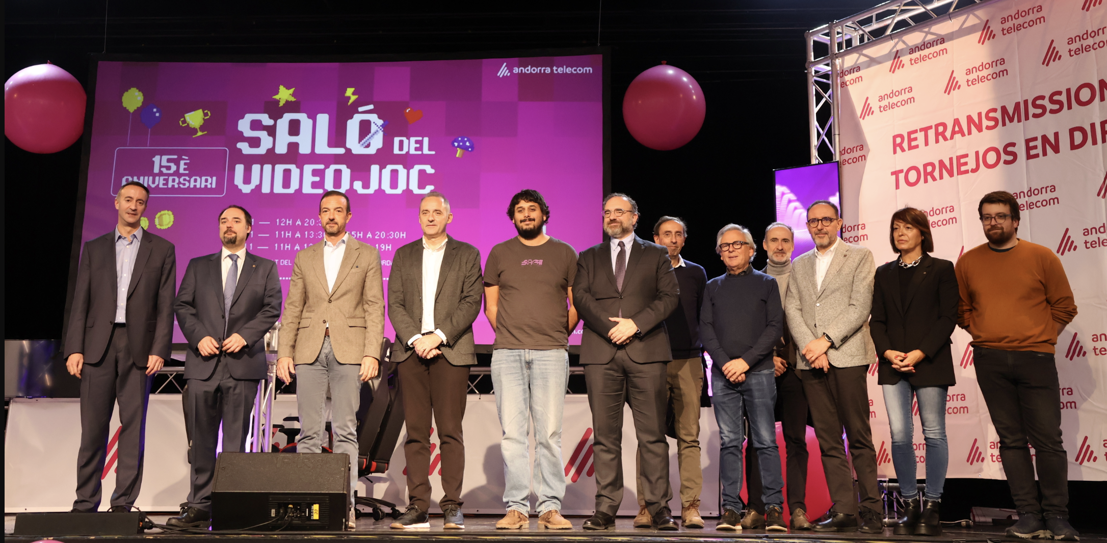 Foto de família de la 15a edició del Saló del Videojoc. Foto de família de la 15a edició del Saló del Videojoc.