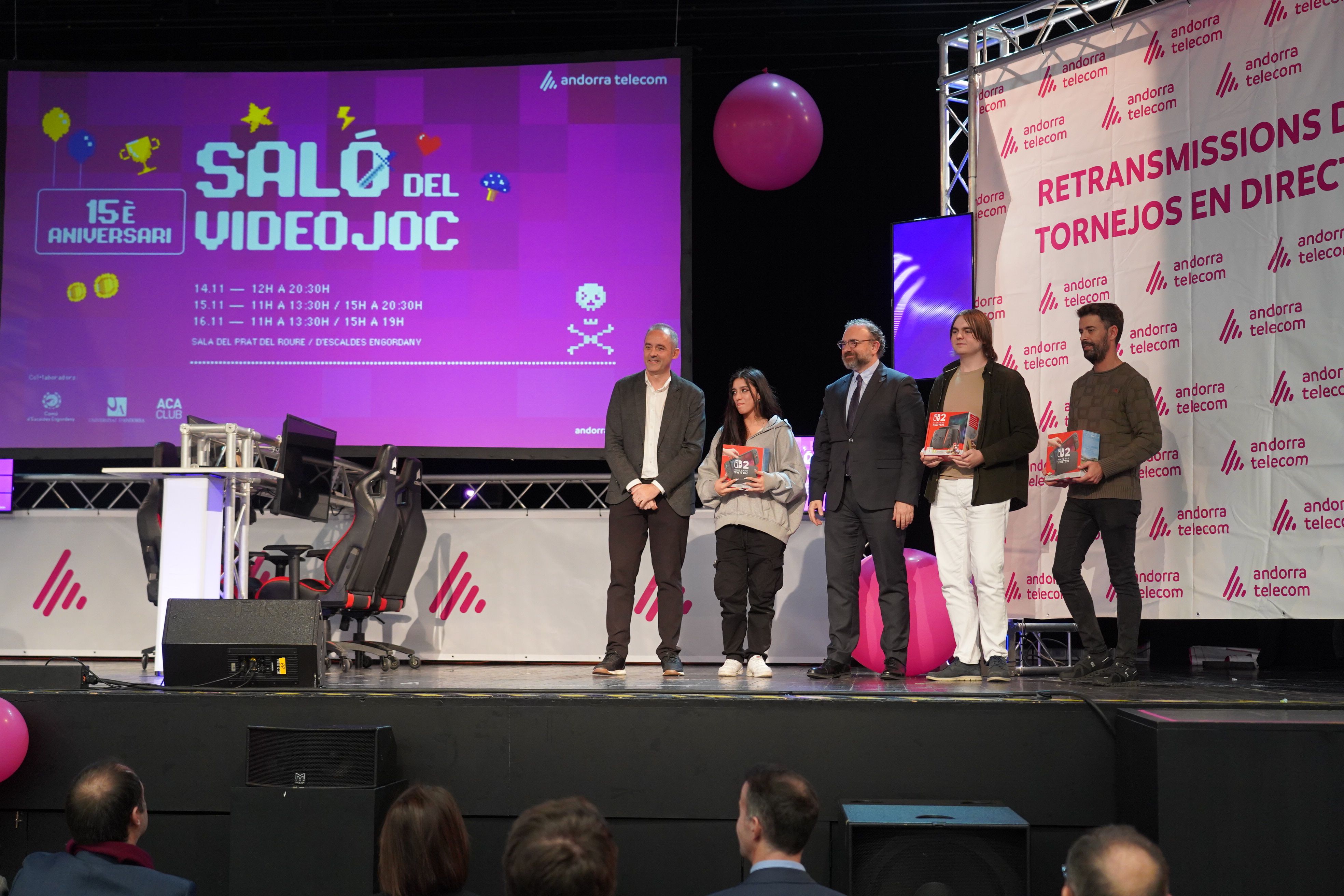 Els tres alumnes premiats de l’UdA.