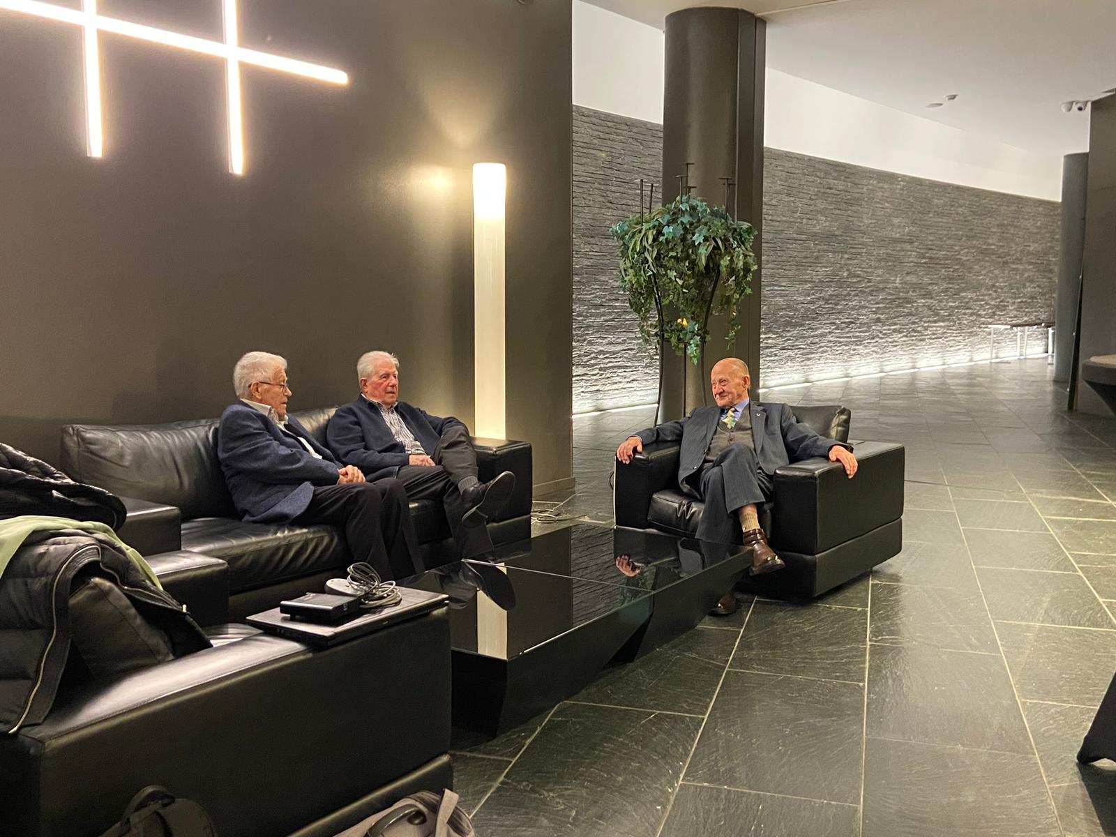 El primer president del COA, Isidre Baró, assegut al vestíbul de l'Andorra Park Hotel. El primer president del COA, Isidre Baró, assegut al vestíbul de l'Andorra Park Hotel.