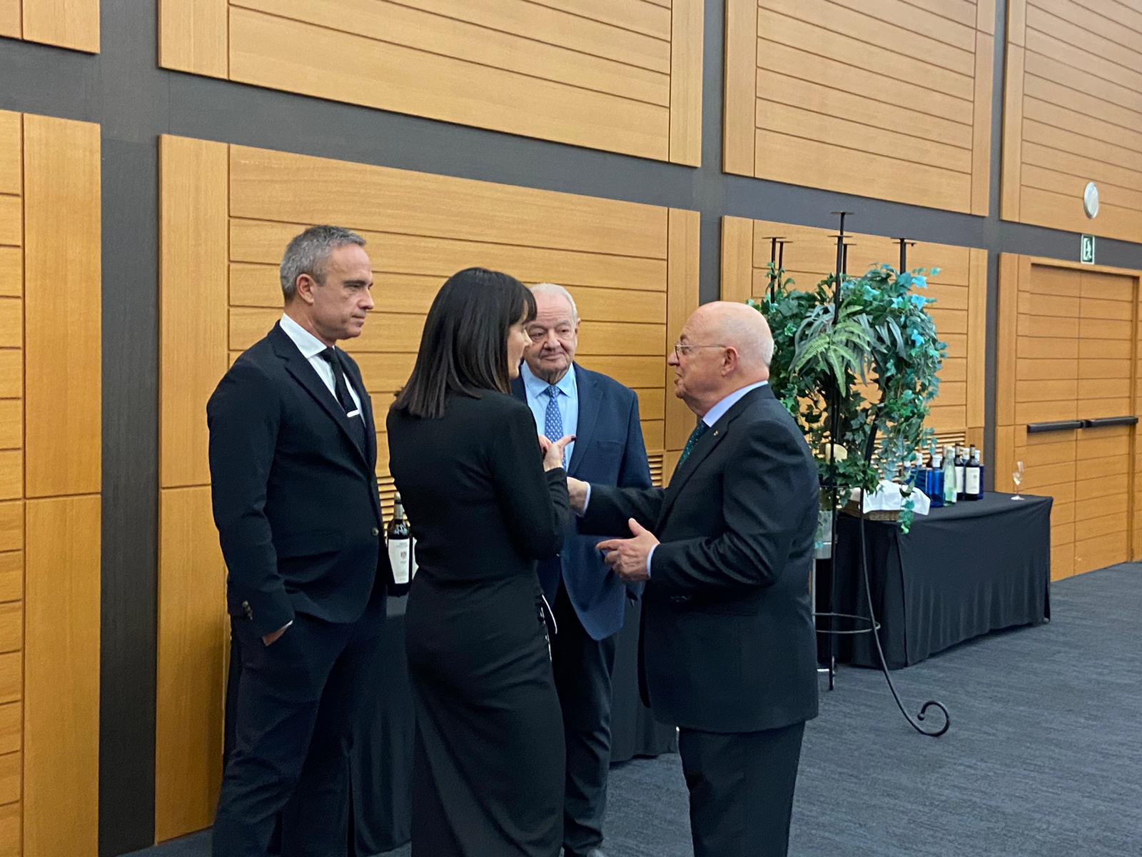 Alain Cabanes i Mònica Bonell, amb Espot Miró i l'expresident Jaume Martí. Alain Cabanes i Mònica Bonell, amb Espot Miró i l'expresident Jaume Martí.