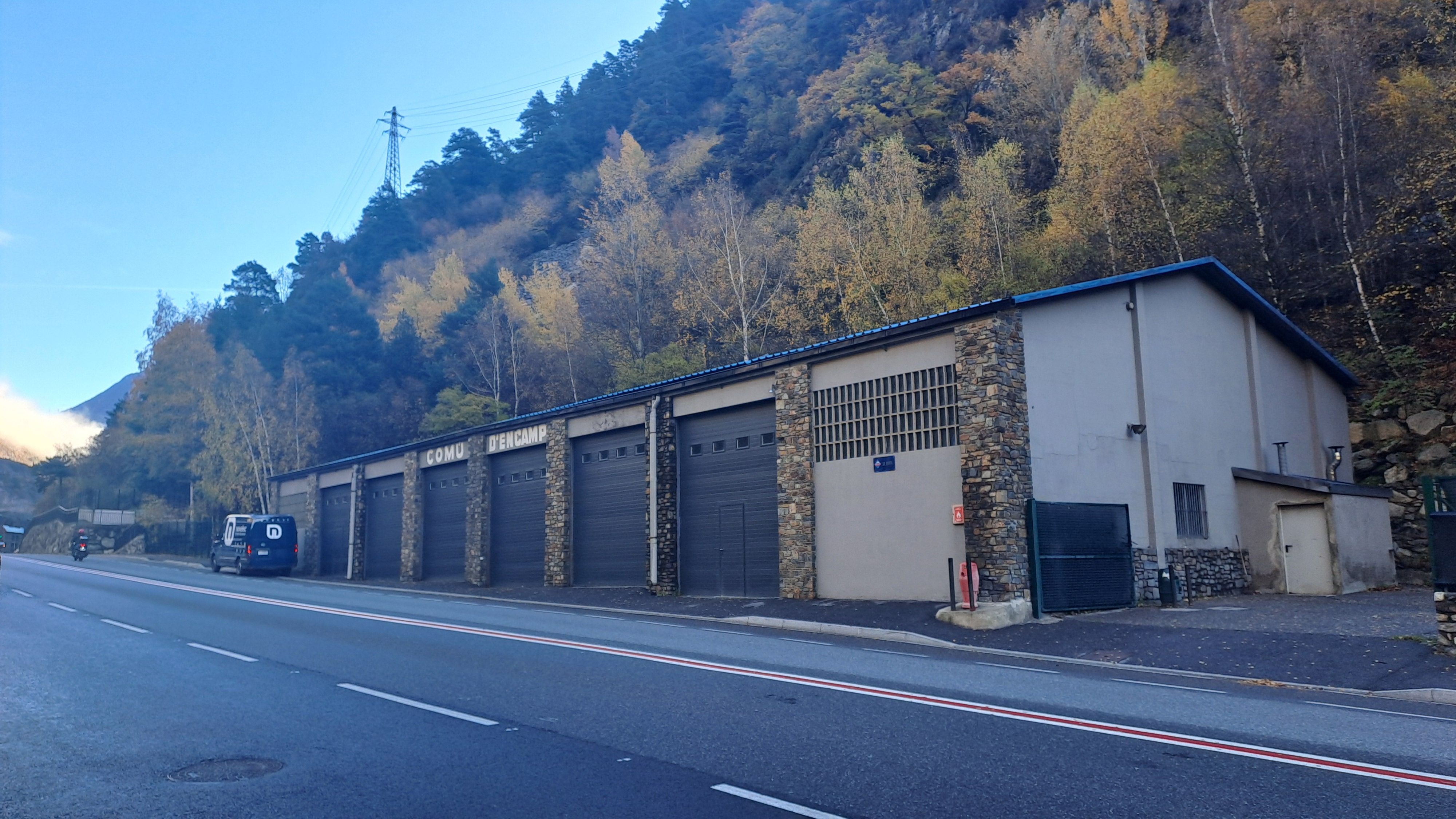 El magatzem comunal que cal assegurar davant el risc de despreniments.