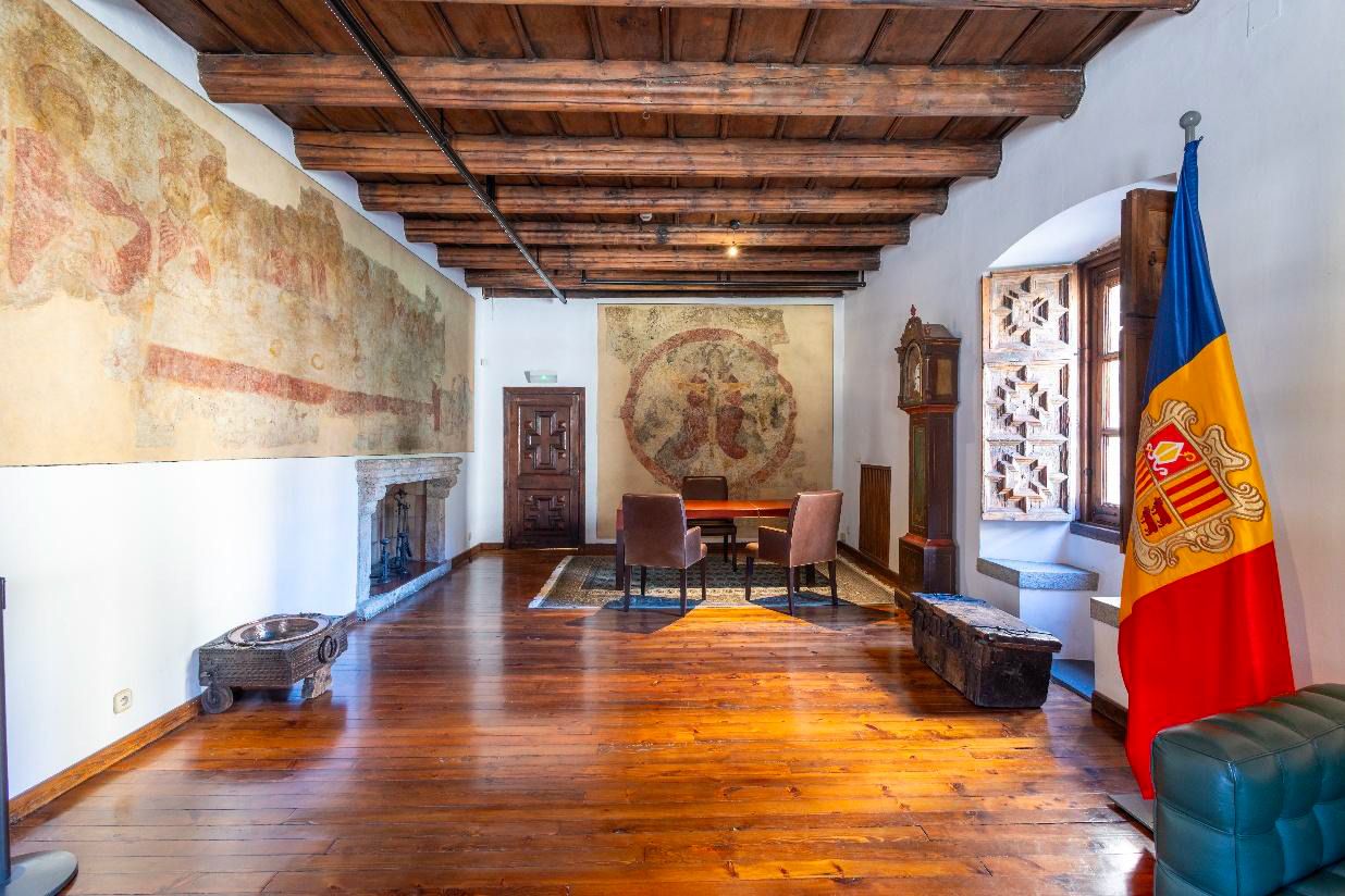 El despatx tradicional del síndic general a Casa de la Vall, previ a la reforma ara en marxa. El despatx tradicional del síndic general a Casa de la Vall, previ a la reforma ara en marxa.