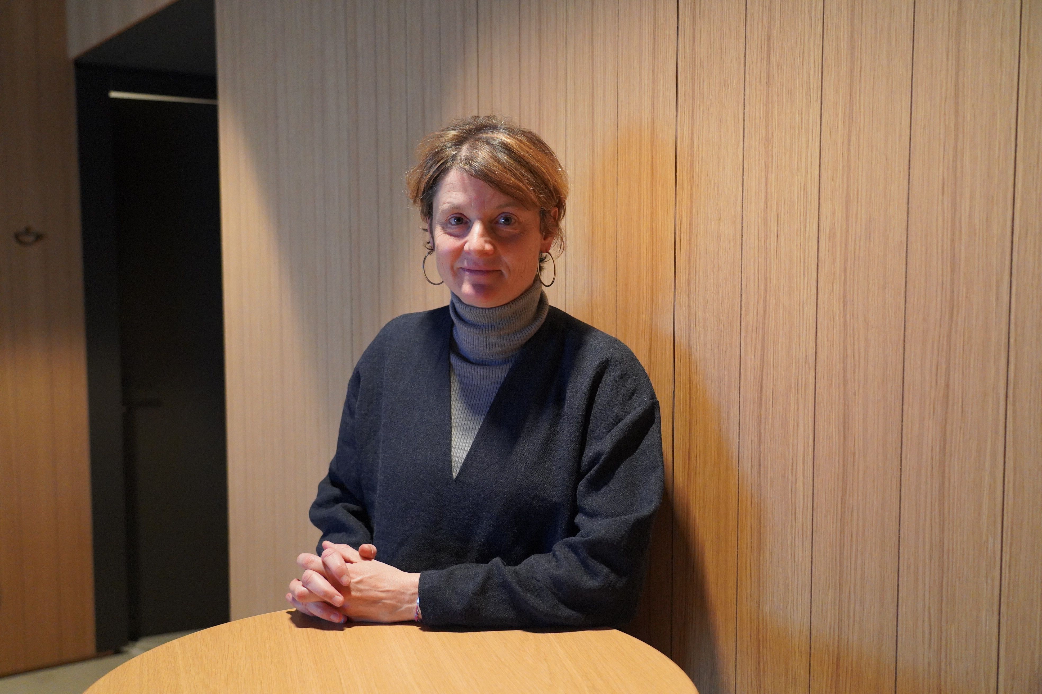 Isabelle Anguelovski a l’auditori de l’edifici MoraBanc.