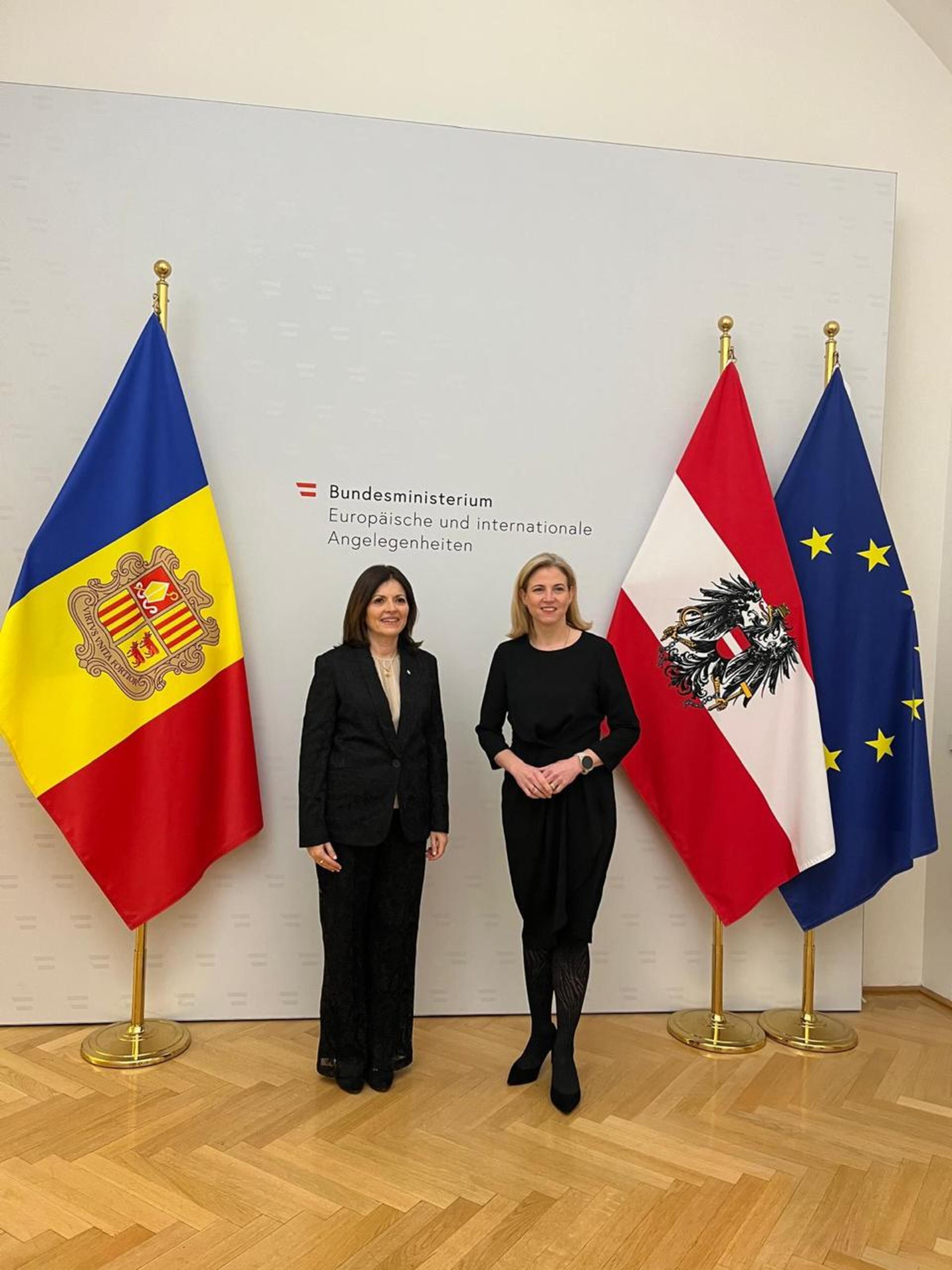 Imma Tor amb la seva homòloga austríaca.