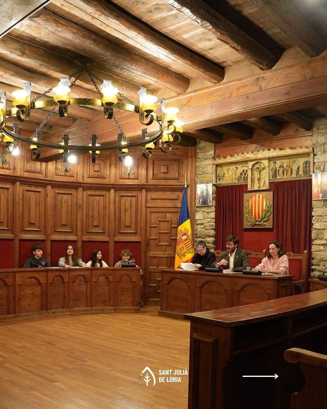 Els consellers i conselleres al Consell d'Infants.