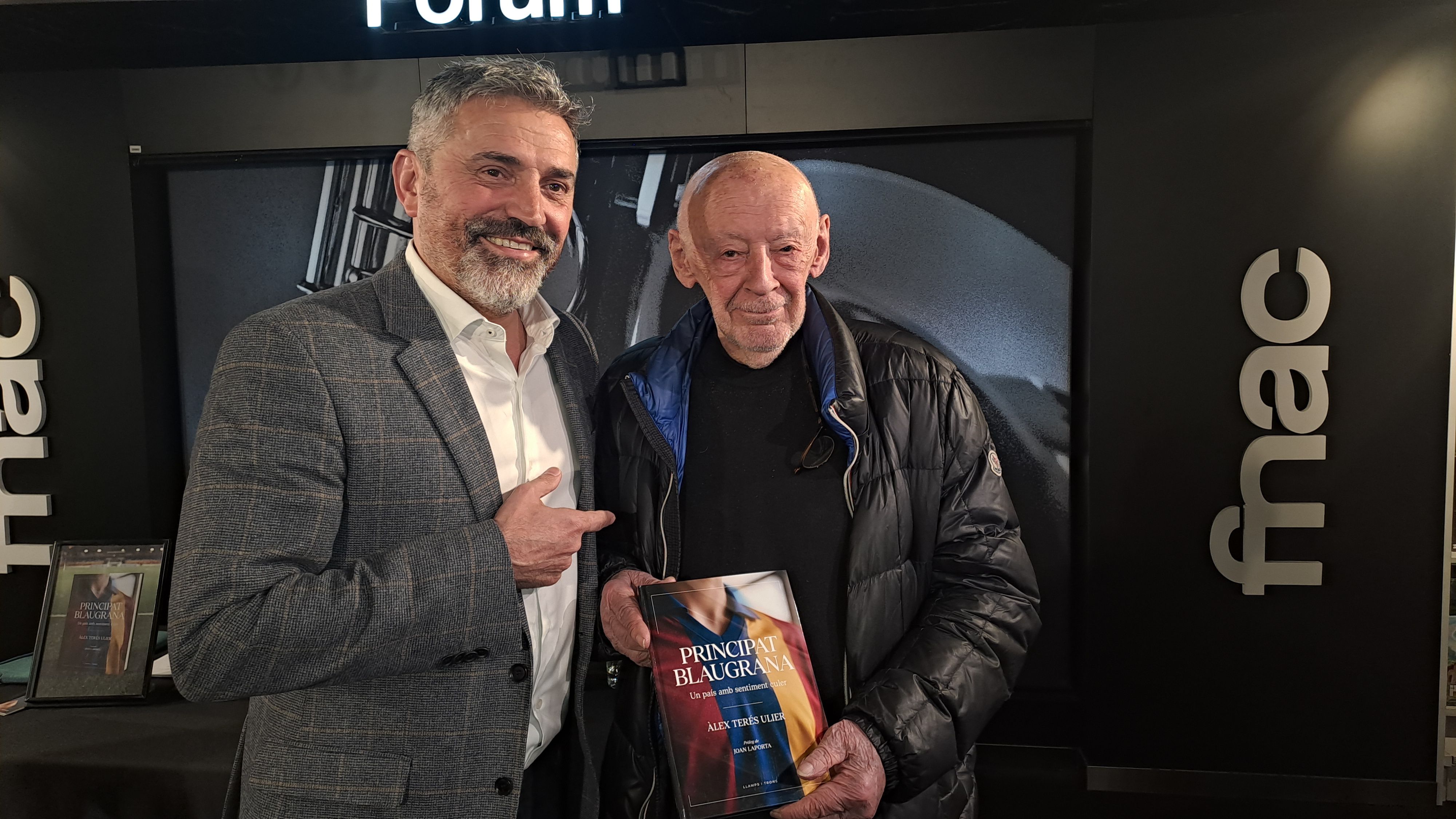 Terés amb Casimir Arajol, 'culpable' del llibre.