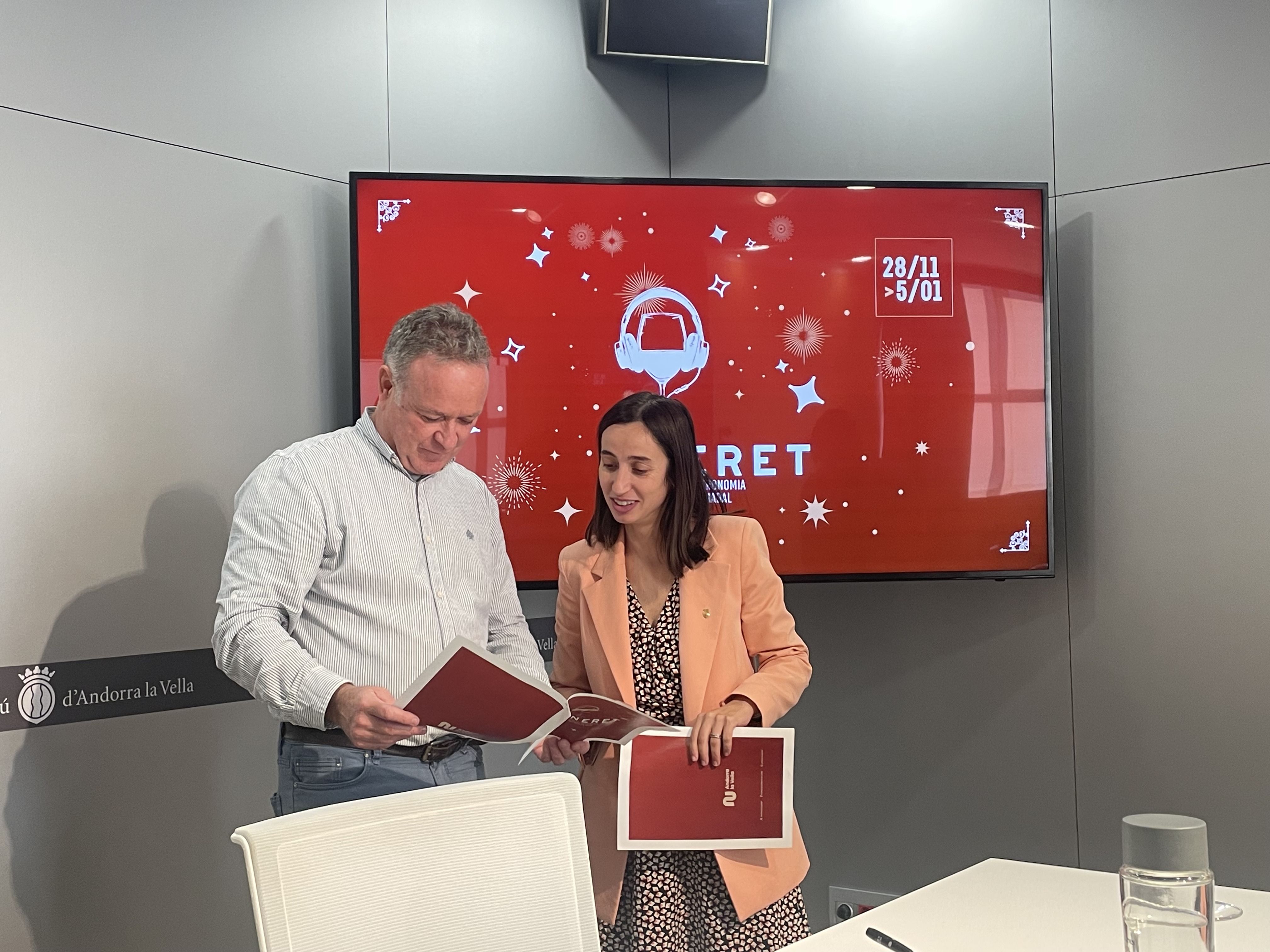 Jan Cartes i Olalla Losada durant la presentació del 'Neret'.
