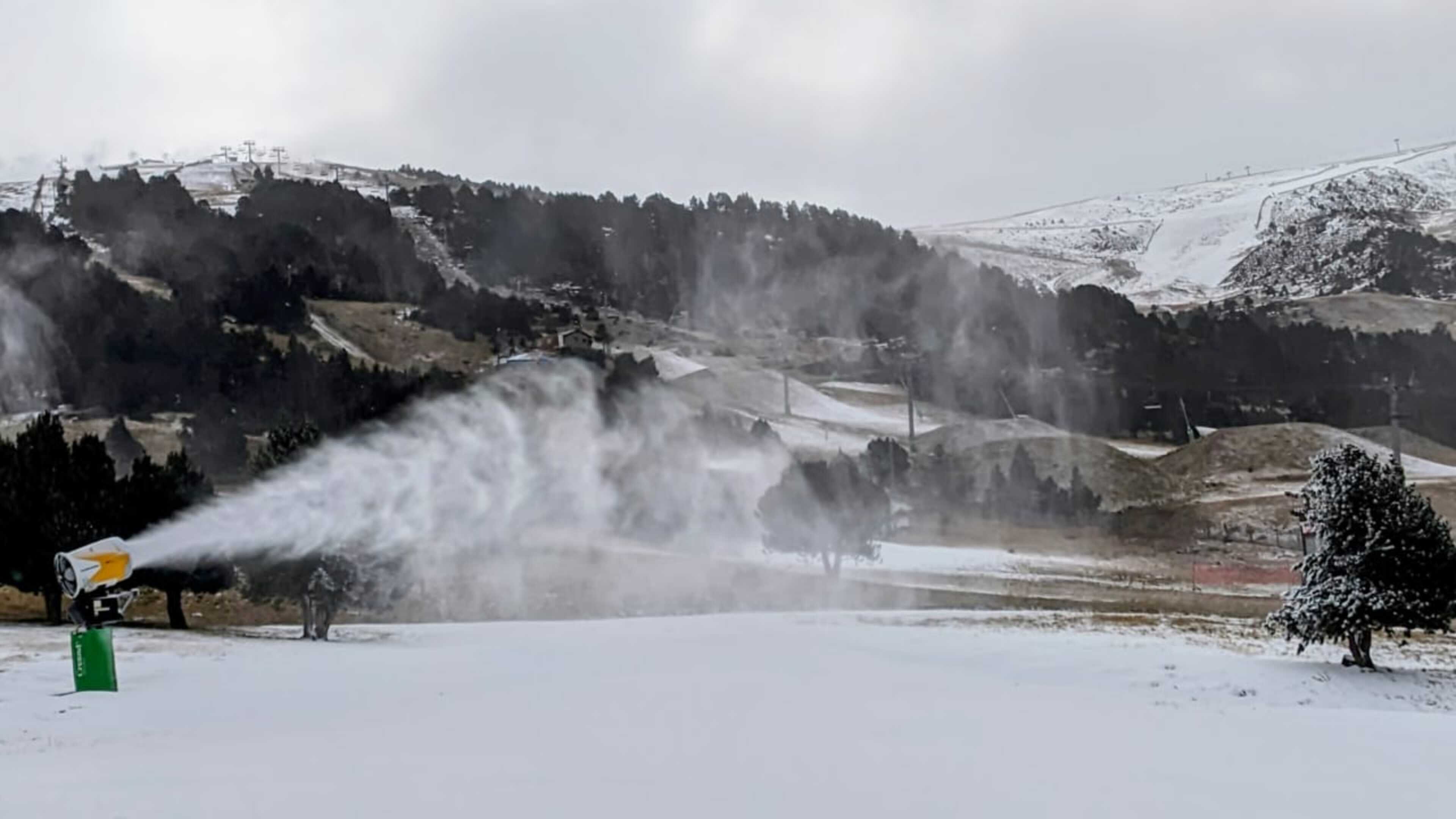 Una canó aquest matí a l'àrea de Soldeu-el Tarter funcionant a ple rendiment.