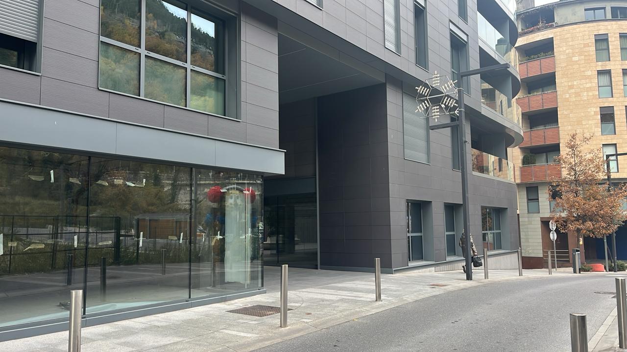 L'edifici on s'ubicaran les noves dependències comunals. L'edifici on s'ubicaran les noves dependències comunals.