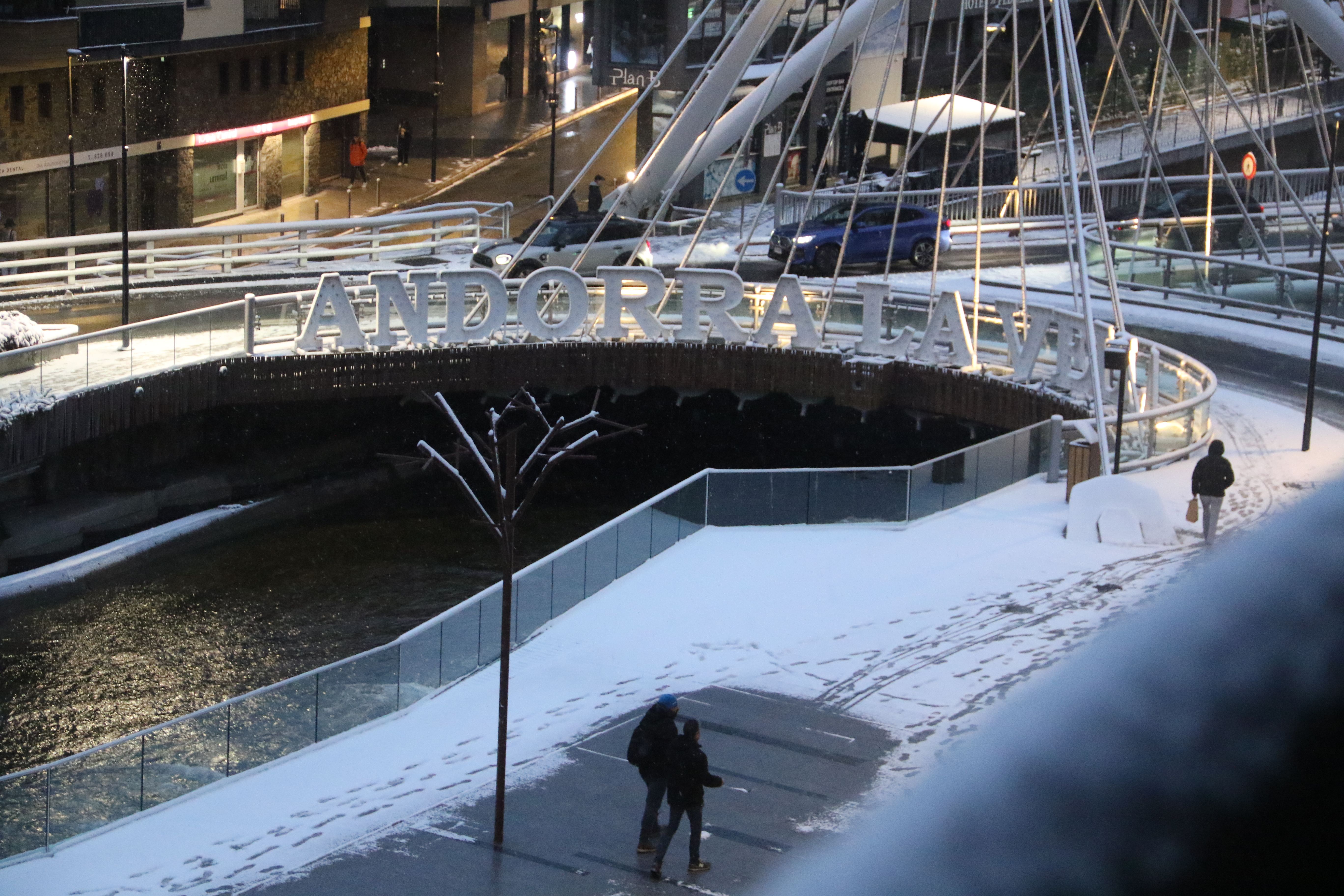 La neu ha fet acte de presència al centre del país.