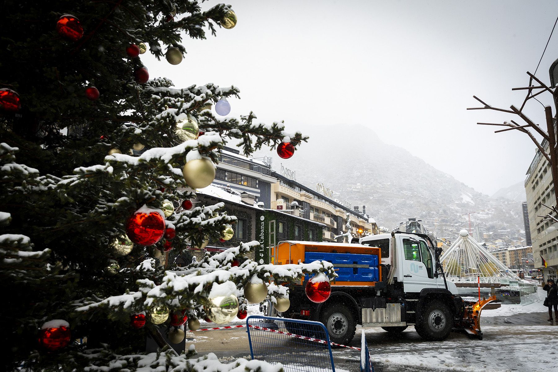 Una llevaneus a la rotonda.