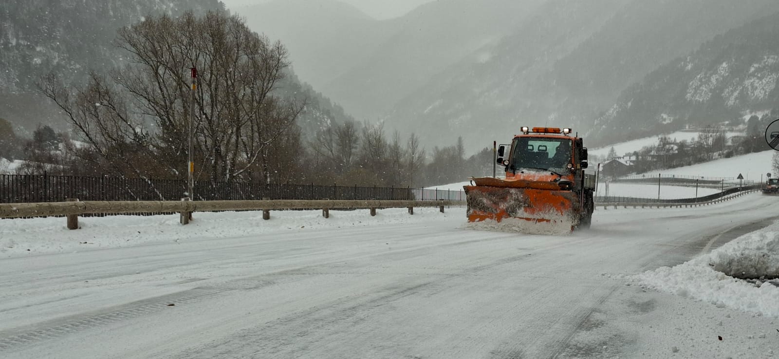 Una llevaneus treballant a la zona d'Arans.