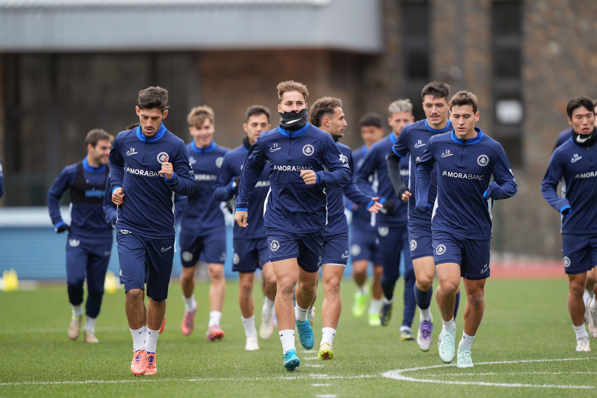 Els jugadors de l'FC Andorra van entrenar-se al Comunal degut a les condicions meteorològiques adverses.
