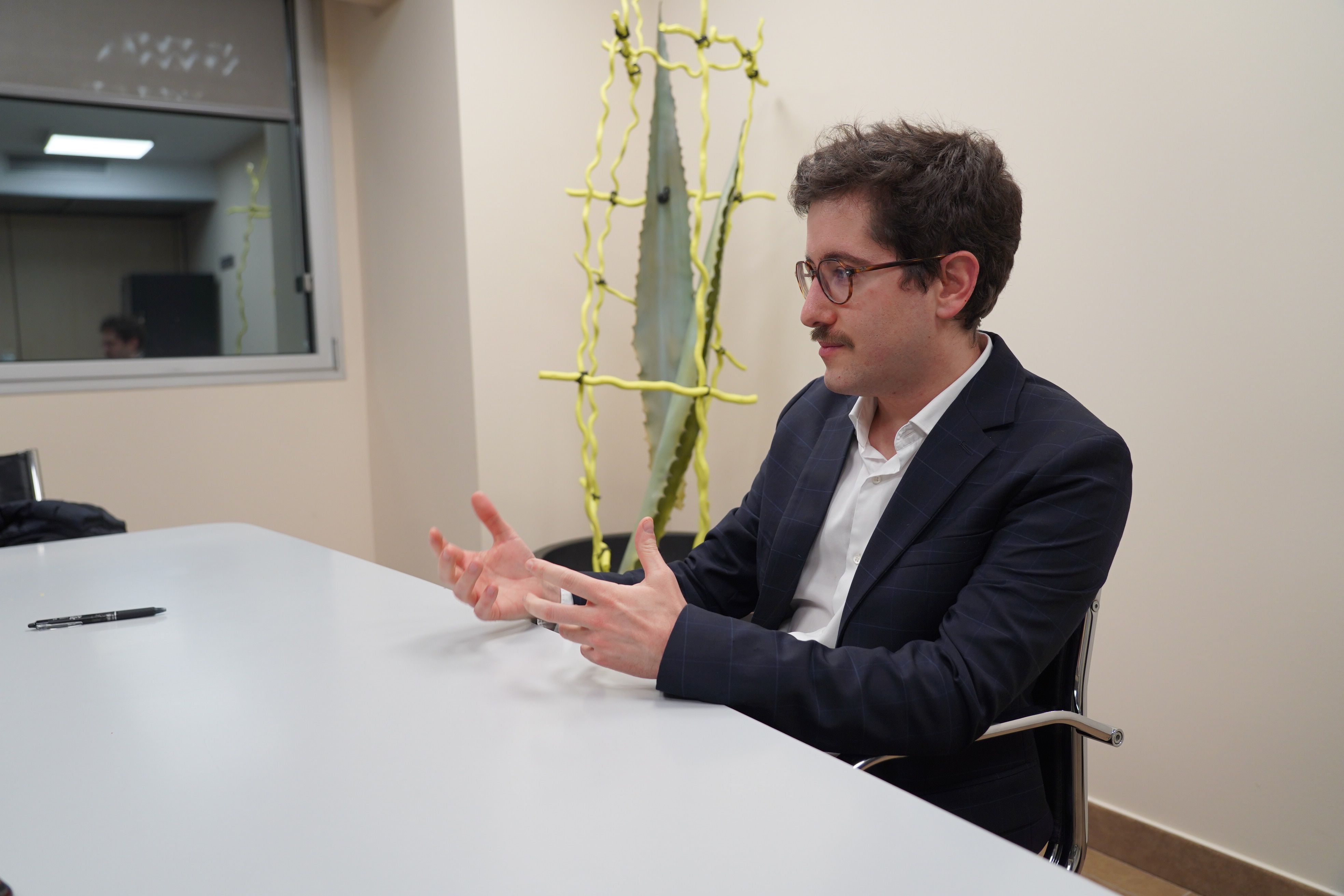 Fiñana durant l’entrevista. Fiñana durant l’entrevista.