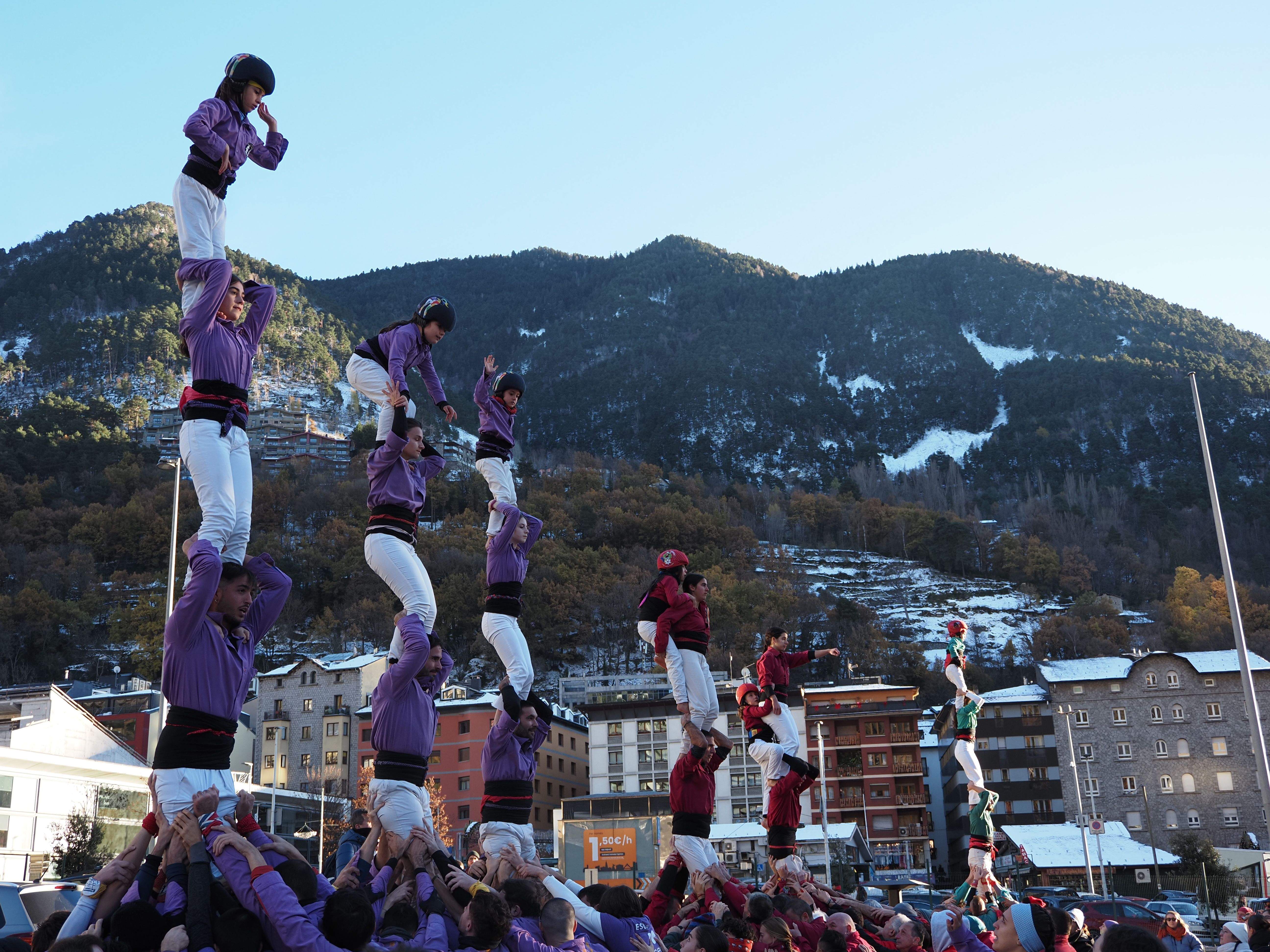 La diada ha començat amb uns pilars per part de les tres colles.