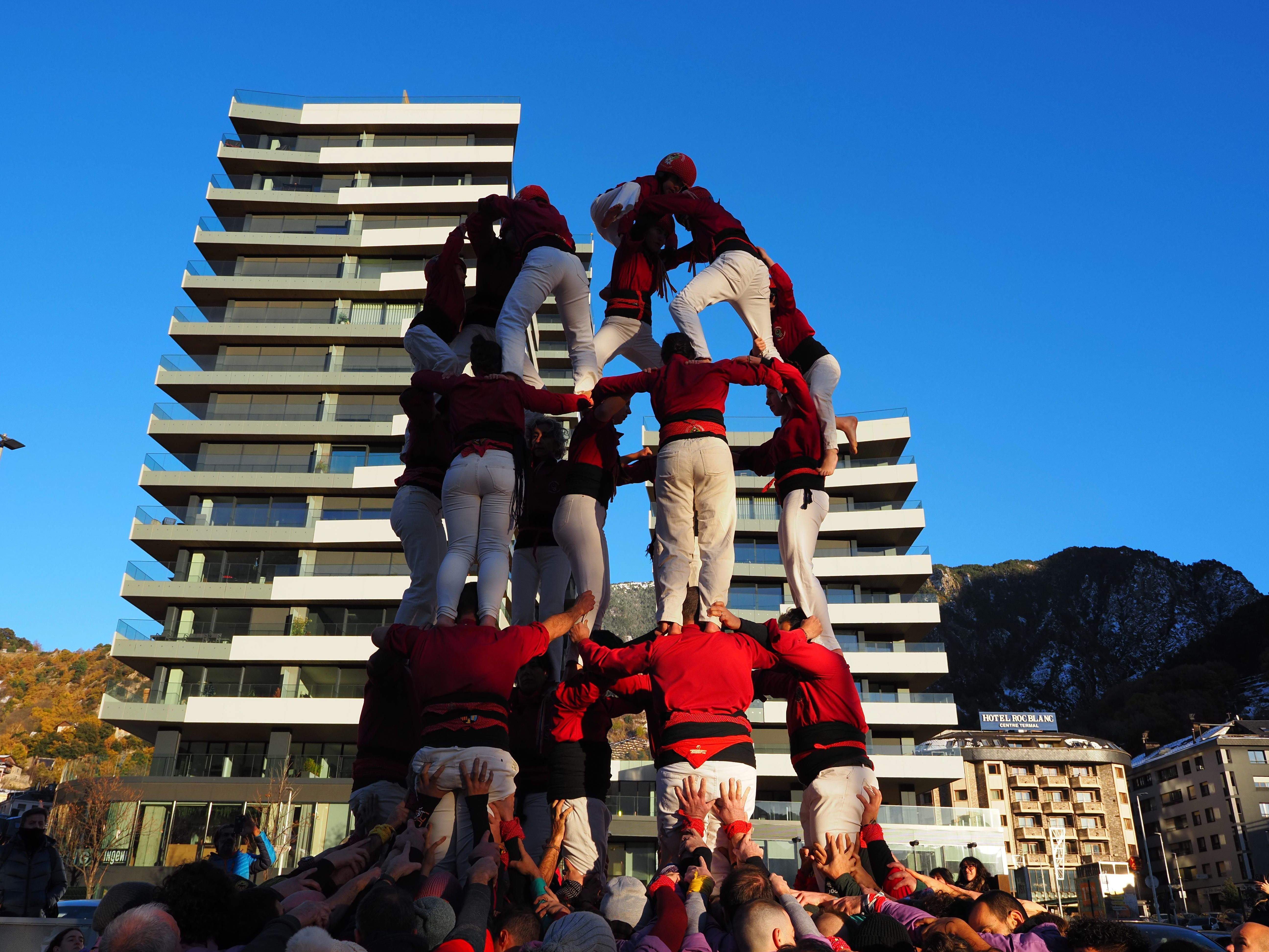 Els Castellers d'Andorra durant la seva actuació.