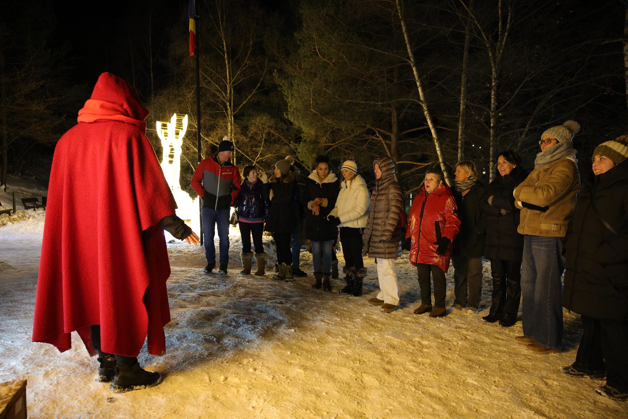 Les autoritats durant la visita al Cercle Màgic.