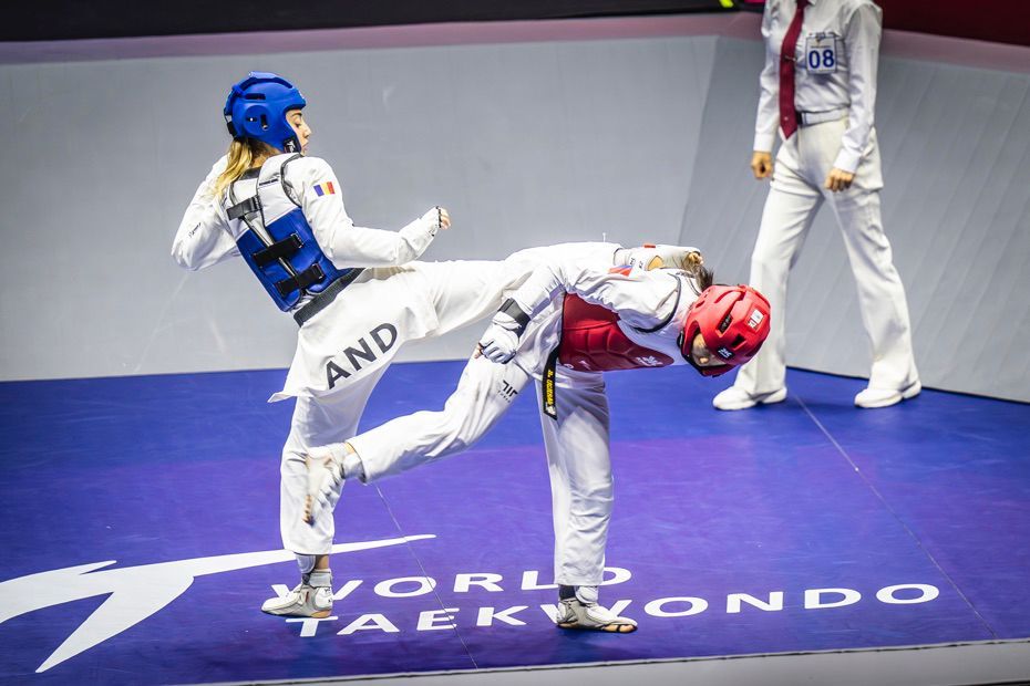 L'andorrana, en un combat del Mundial contra la representant de Mongòlia. L'andorrana, en un combat del Mundial contra la representant de Mongòlia.