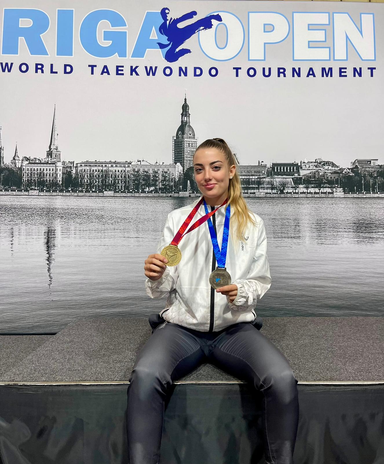 La taekwondista, amb les medalles aconseguides a Riga (Letònia). La taekwondista, amb les medalles aconseguides a Riga (Letònia).